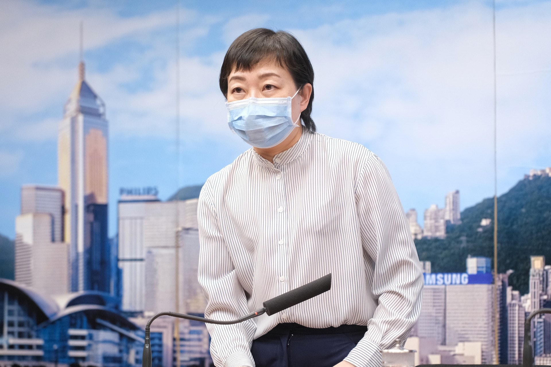 任張竹君對一個潛伏期內無本地個案感「有少少安樂」,但要斷言本地傳播鏈已斷,需觀察多一個潛伏期、即共28日才較安全。(羅君豪攝) 任張竹君對一個潛伏期內無本地個案感「有少少安樂」,但要斷言本地傳播鏈已斷,需觀察多一個潛伏期、即共28日才較安全。(羅君豪攝)