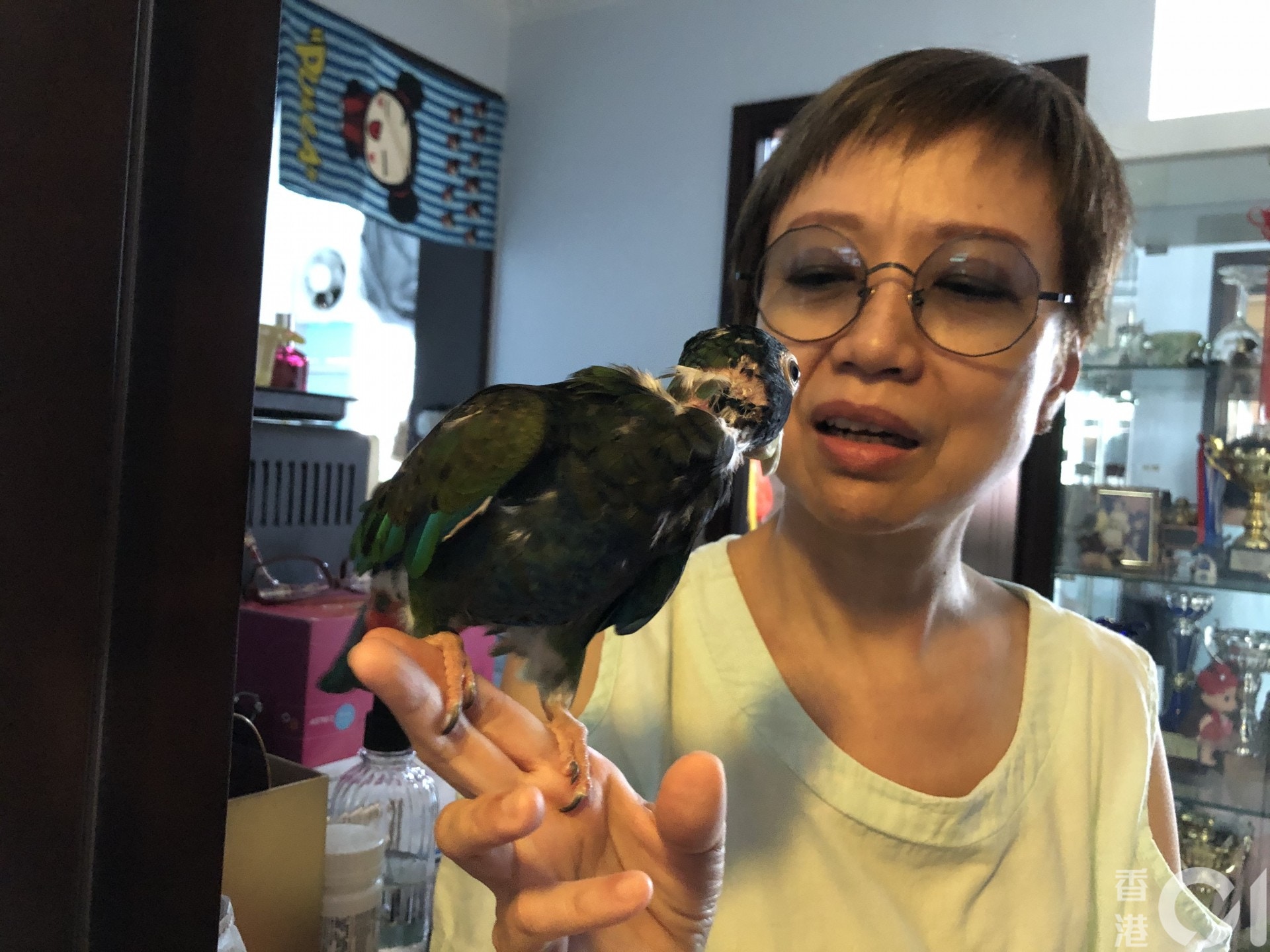 事主Sheron表示,昨晚已帶同Oscar到警署報警,警方同時建議她到私隱專員投訴。(鄧詠中攝) 事主Sheron表示,昨晚已帶同Oscar到警署報警,警方同時建議她到私隱專員投訴。(鄧詠中攝)