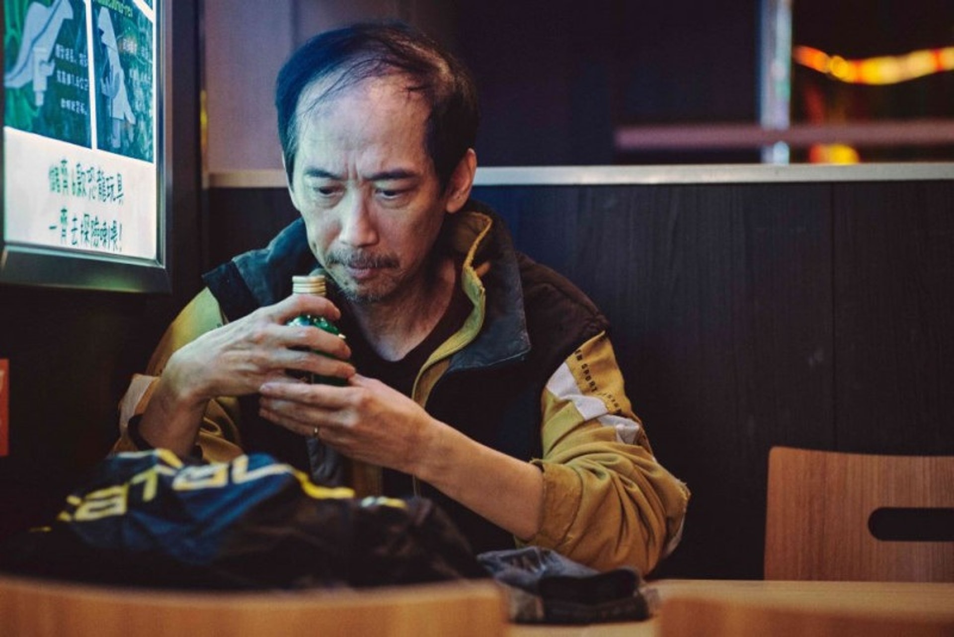 現年55歲的張達明,終憑《麥路人》首奪香港電影金像獎最佳男配角。(《麥路人》劇照) 現年55歲的張達明,終憑《麥路人》首奪香港電影金像獎最佳男配角。(《麥路人》劇照)