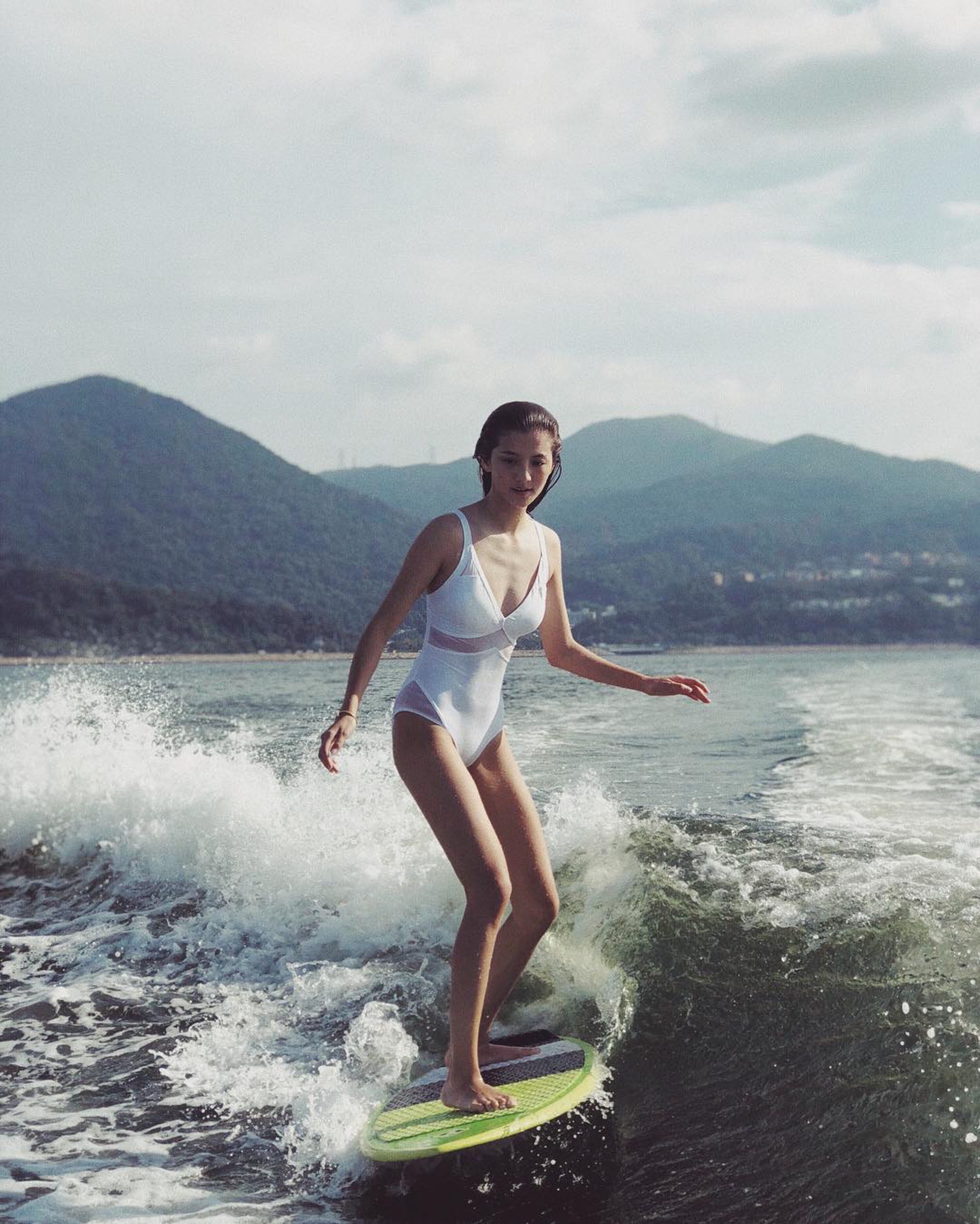 吳千語扭傷腳懷念水上運動 曬滑水影片騷英姿白滑長腿更搶鏡【C300美女正妹圖庫 http://bbs2.c300.com.tw】 吳千語扭傷腳懷念水上運動 曬滑水影片騷英姿白滑長腿更搶鏡【C300美女正妹圖庫 http://bbs2.c300.com.tw】