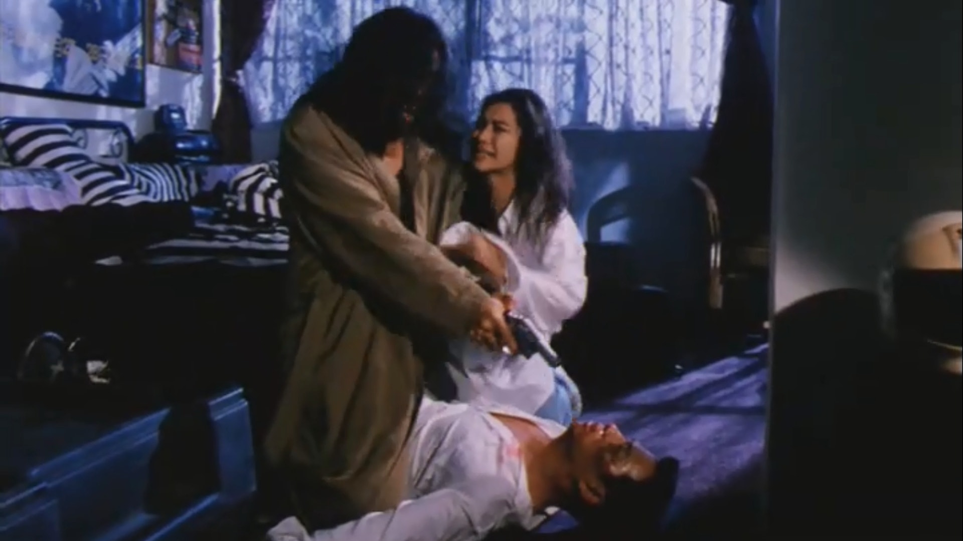戲徐若瑄與單立文(左)飾演父女,睇落似兄妹多啲。(電影截圖) 戲徐若瑄與單立文(左)飾演父女,睇落似兄妹多啲。(電影截圖)