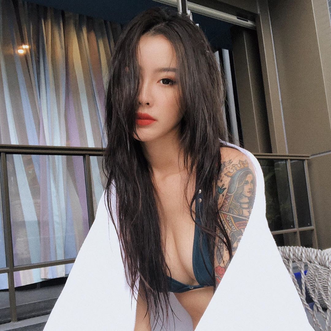 多圖】「台灣最索女DJ」昆娜同陽光玩遊戲Deep V曬超火辣身材