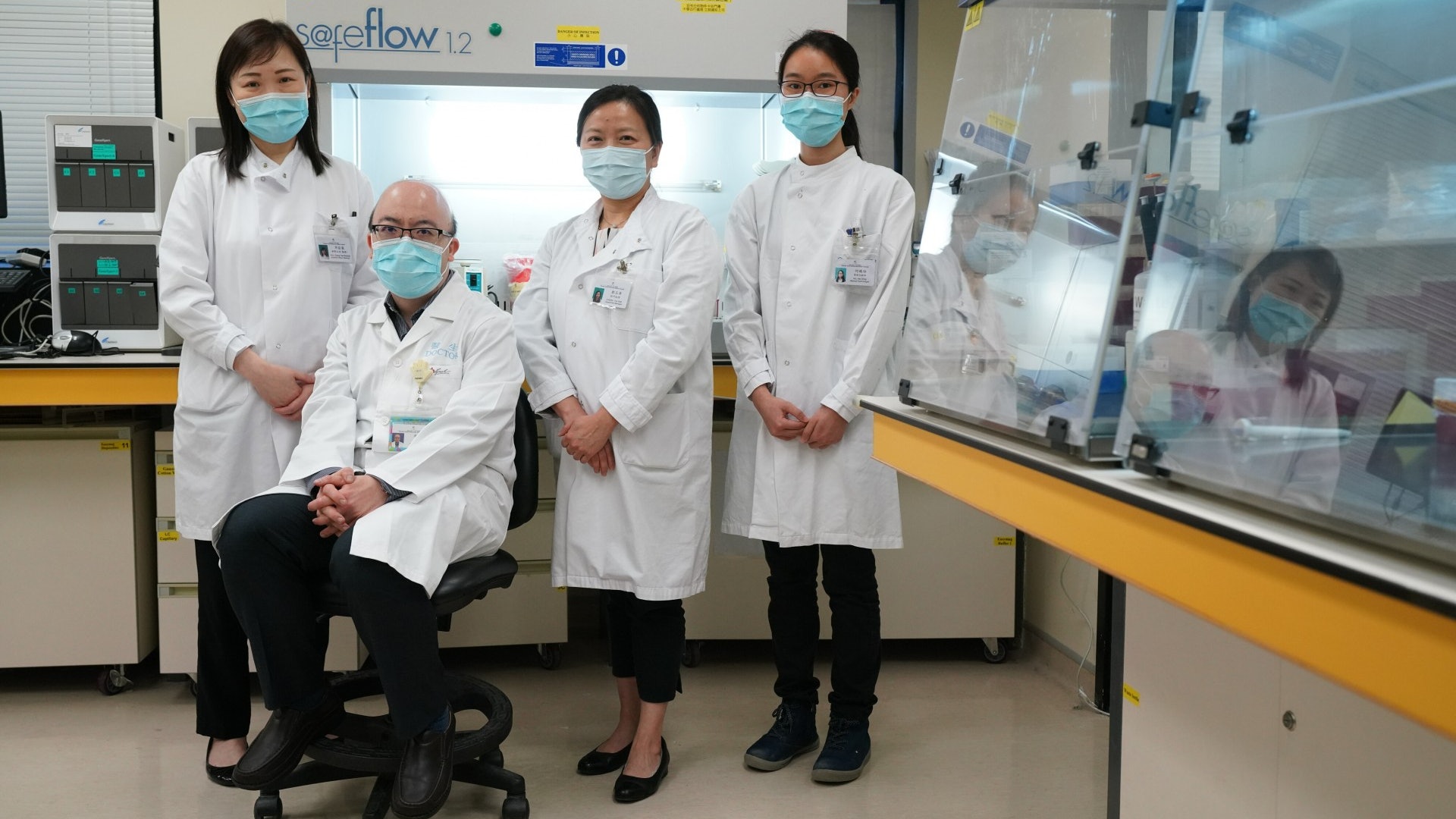 專訪|東區化驗團隊處理逾萬樣本 難忘佛堂群組:似進無盡山洞 專訪|東區化驗團隊處理逾萬樣本 難忘佛堂群組:似進無盡山洞