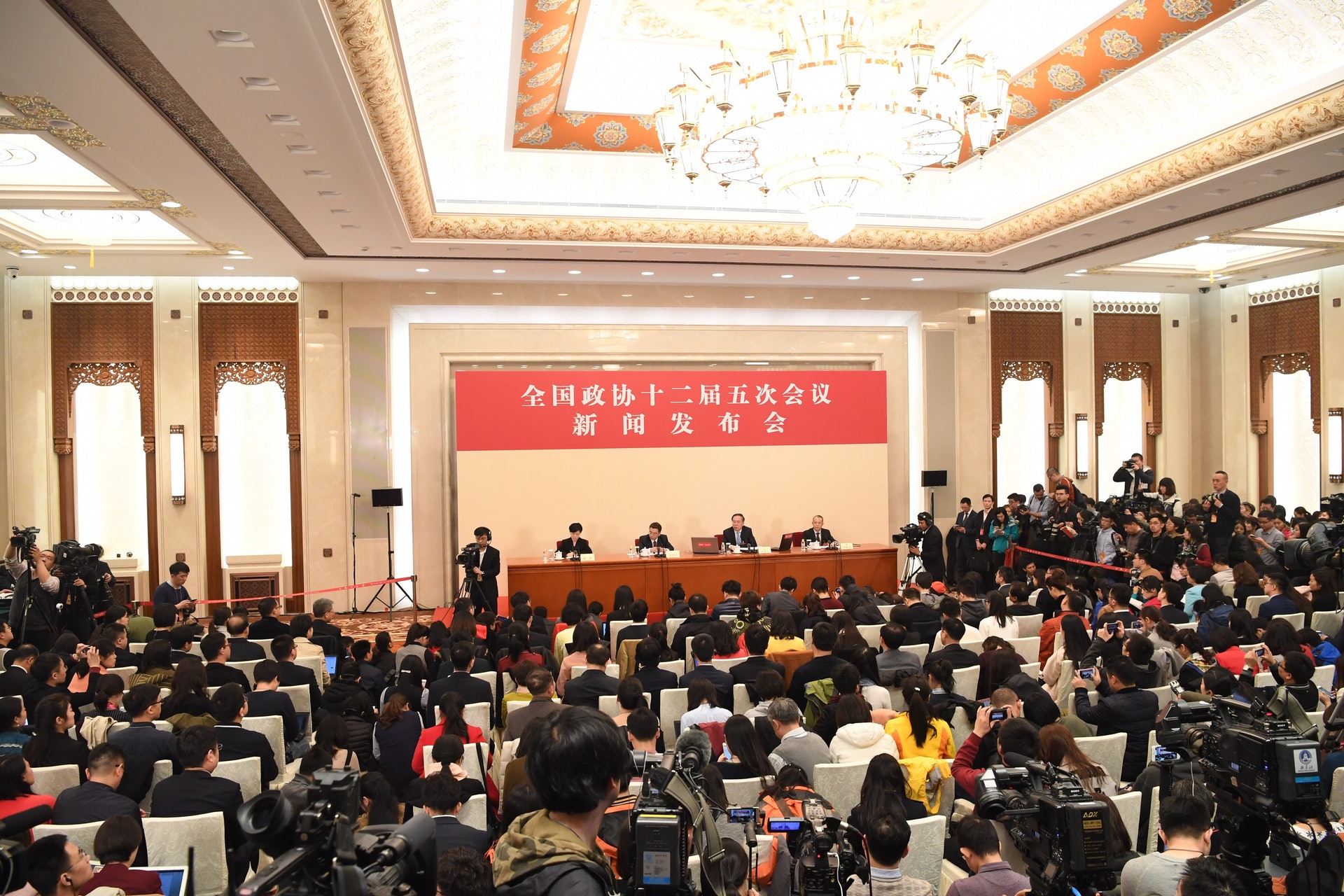 全國政協十二屆五次會議舉行新聞發佈會。(新華社) 全國政協十二屆五次會議舉行新聞發佈會。(新華社)