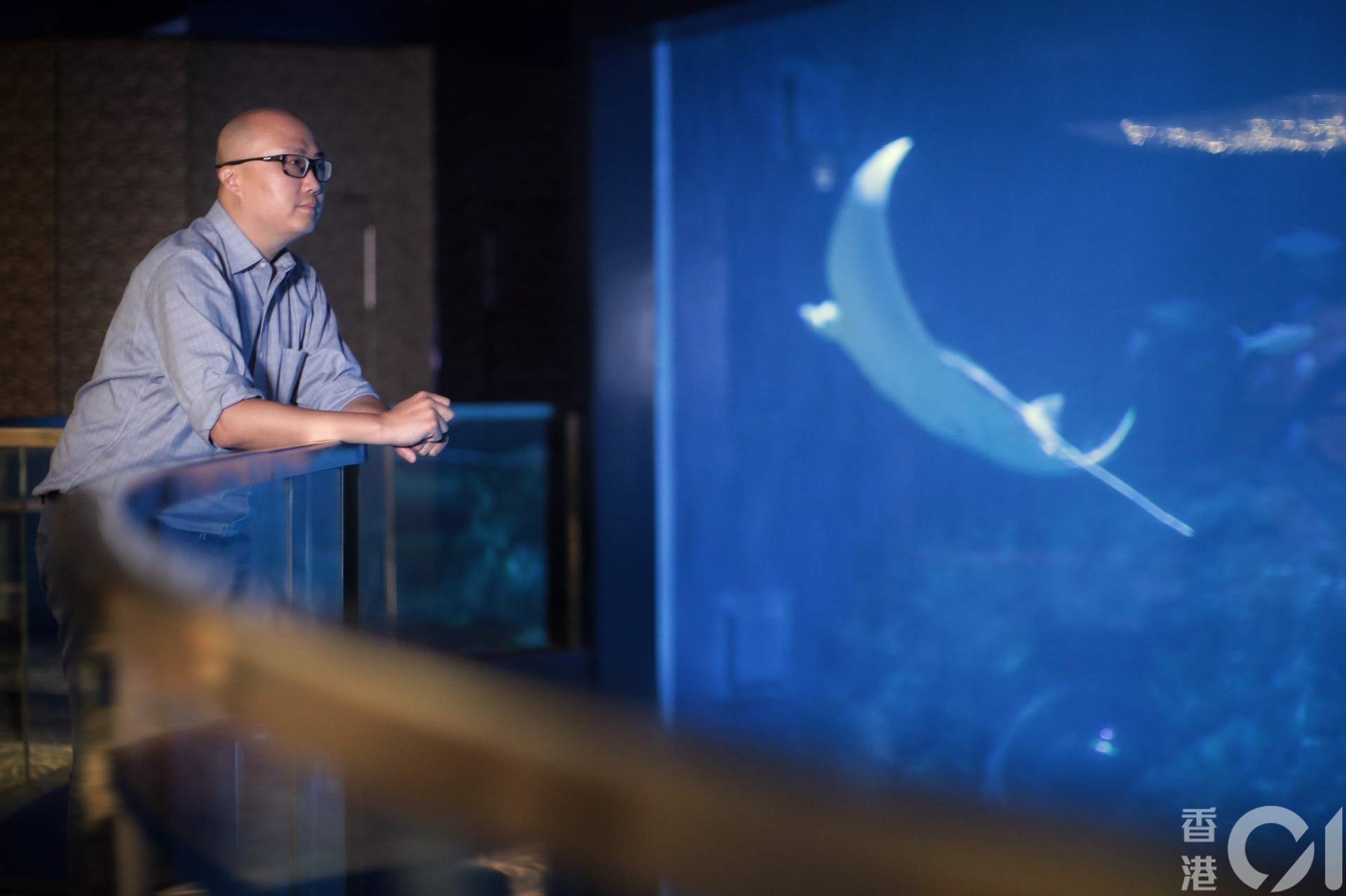 海洋公園動物及保育部總館長祝效忠亦有提到，不少動物已居於園內多年，望不用因閉園而將牠們遷走。（李澤彤攝）