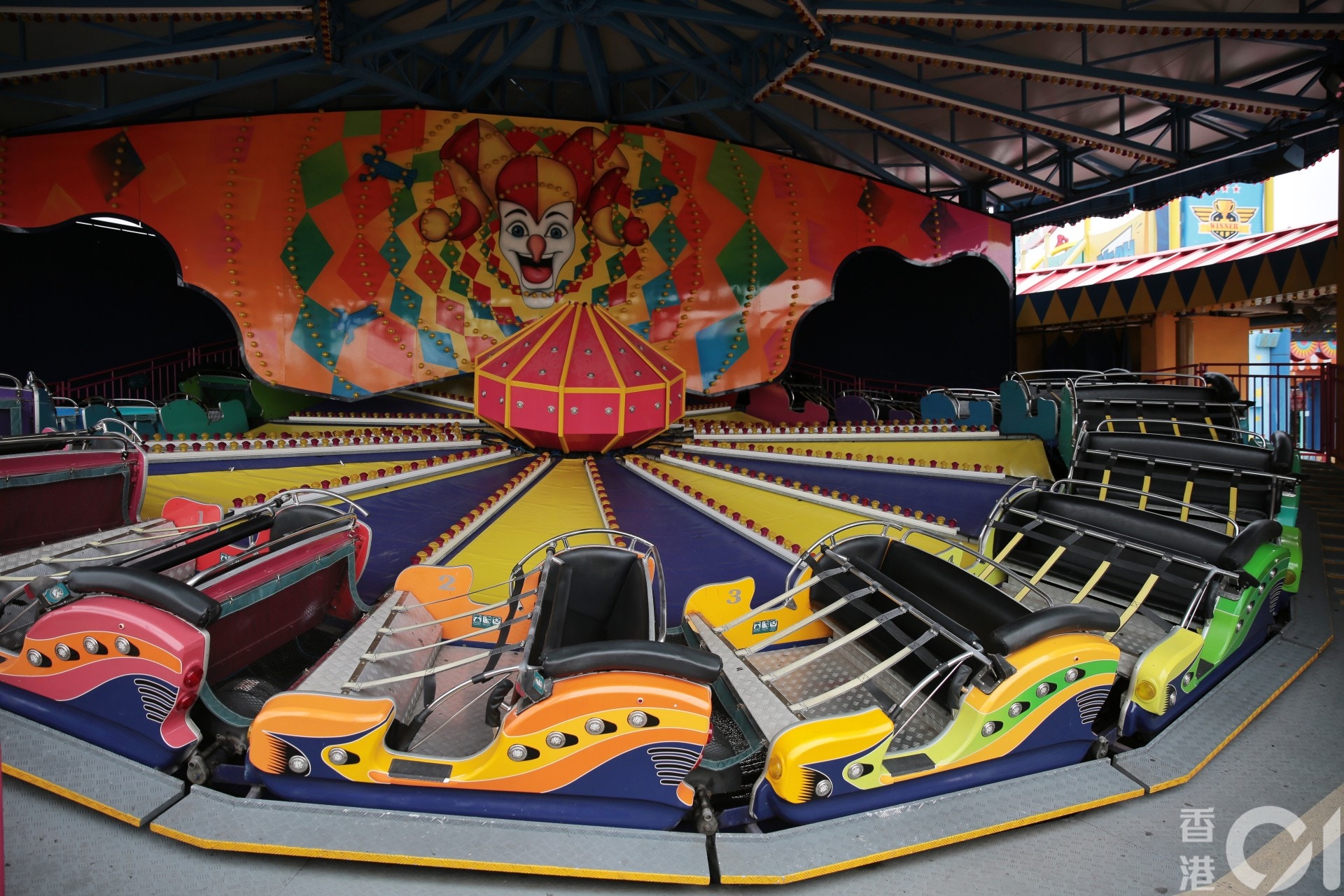 海洋公園正面臨財困，指若未能解決當前資金流問題，最快於6月底花光所有儲備及倒閉。（李澤彤攝）