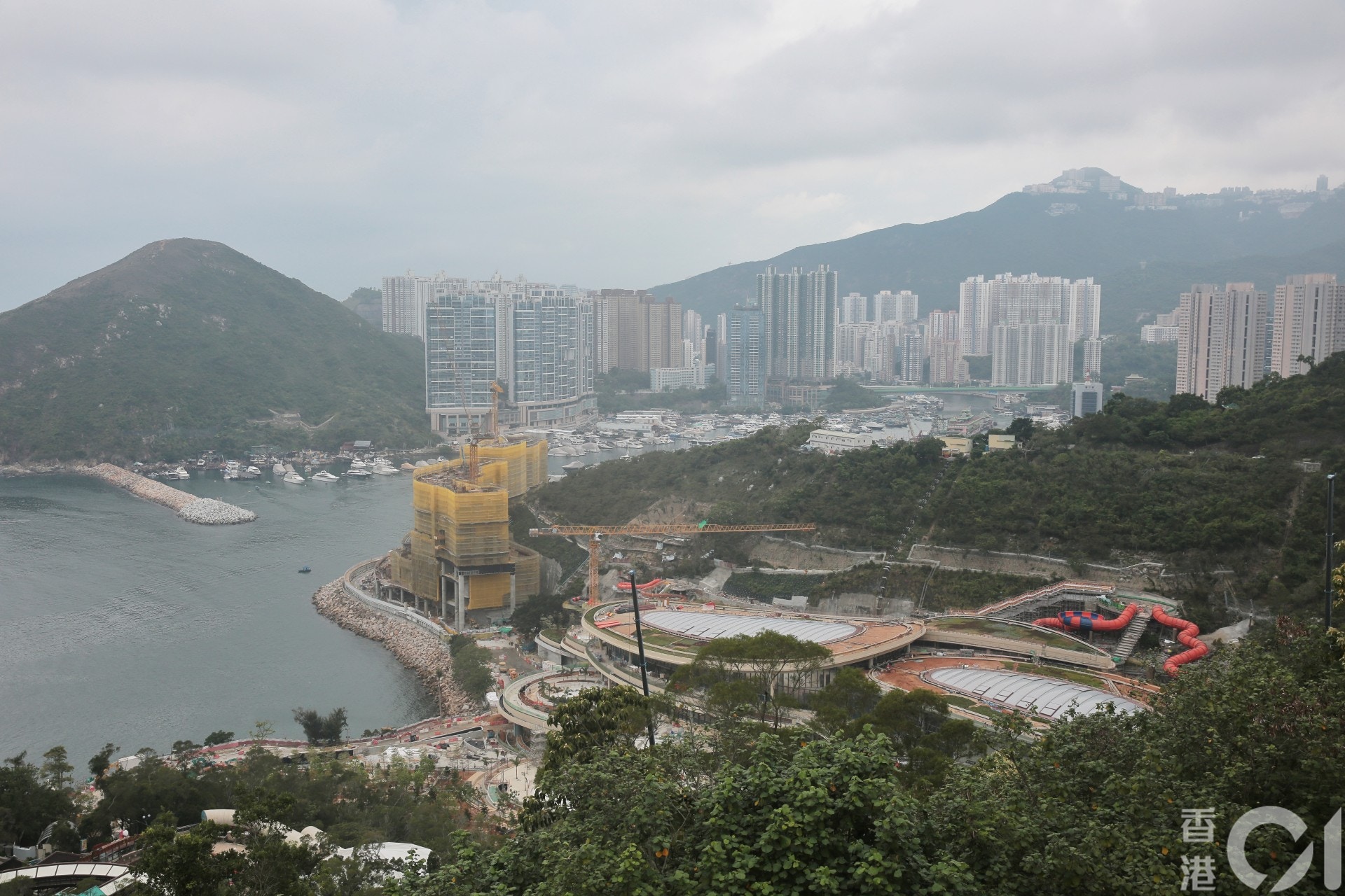 海洋公園水上樂園延期多年仍未完成建設。(李澤彤攝) 海洋公園水上樂園延期多年仍未完成建設。(李澤彤攝)