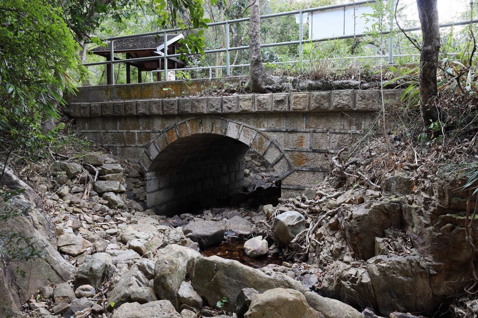 增三個法定古蹟包括薄扶林水塘石橋 東華義莊 油麻地天后古廟 香港01 社會新聞