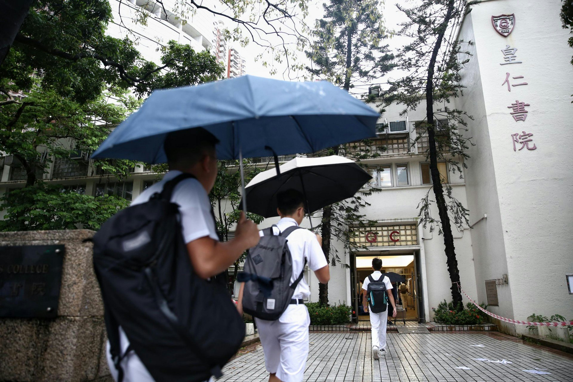 中三至中五5月27日起首先復課,6月8日起小四至小六、中一及中二級亦會復課。(資料圖片) 中三至中五5月27日起首先復課,6月8日起小四至小六、中一及中二級亦會復課。(資料圖片)