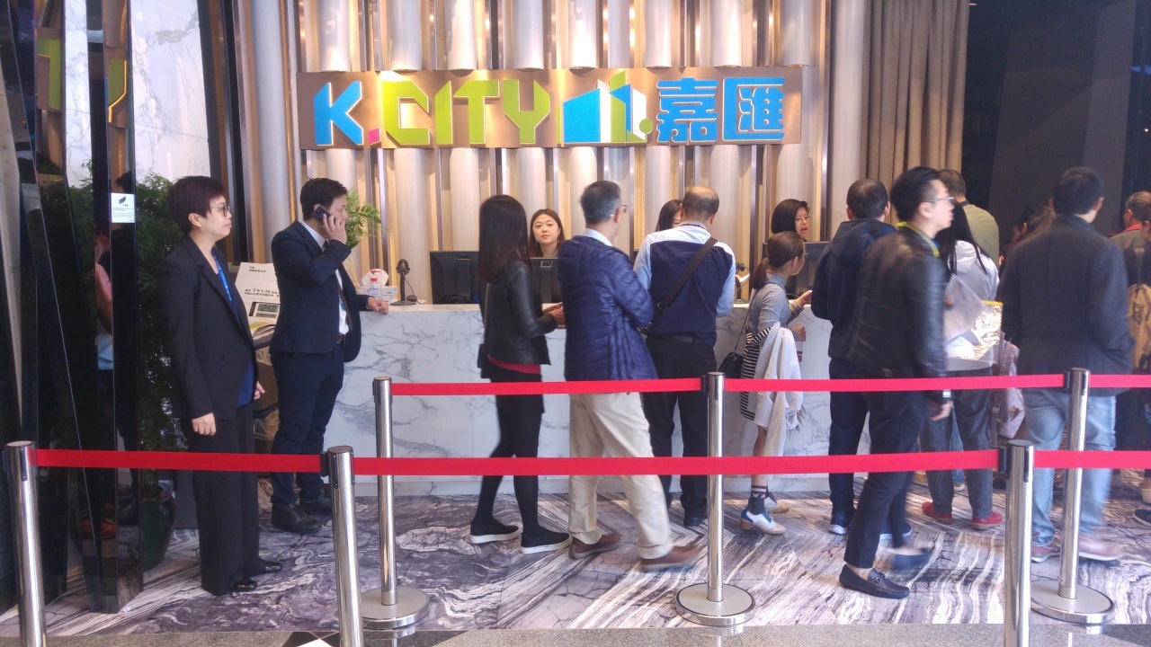 【樓市狂潮】本地「首置客」借家人避新辣招 買樓收租充撐樓市 【樓市狂潮】本地「首置客」借家人避新辣招 買樓收租充撐樓市