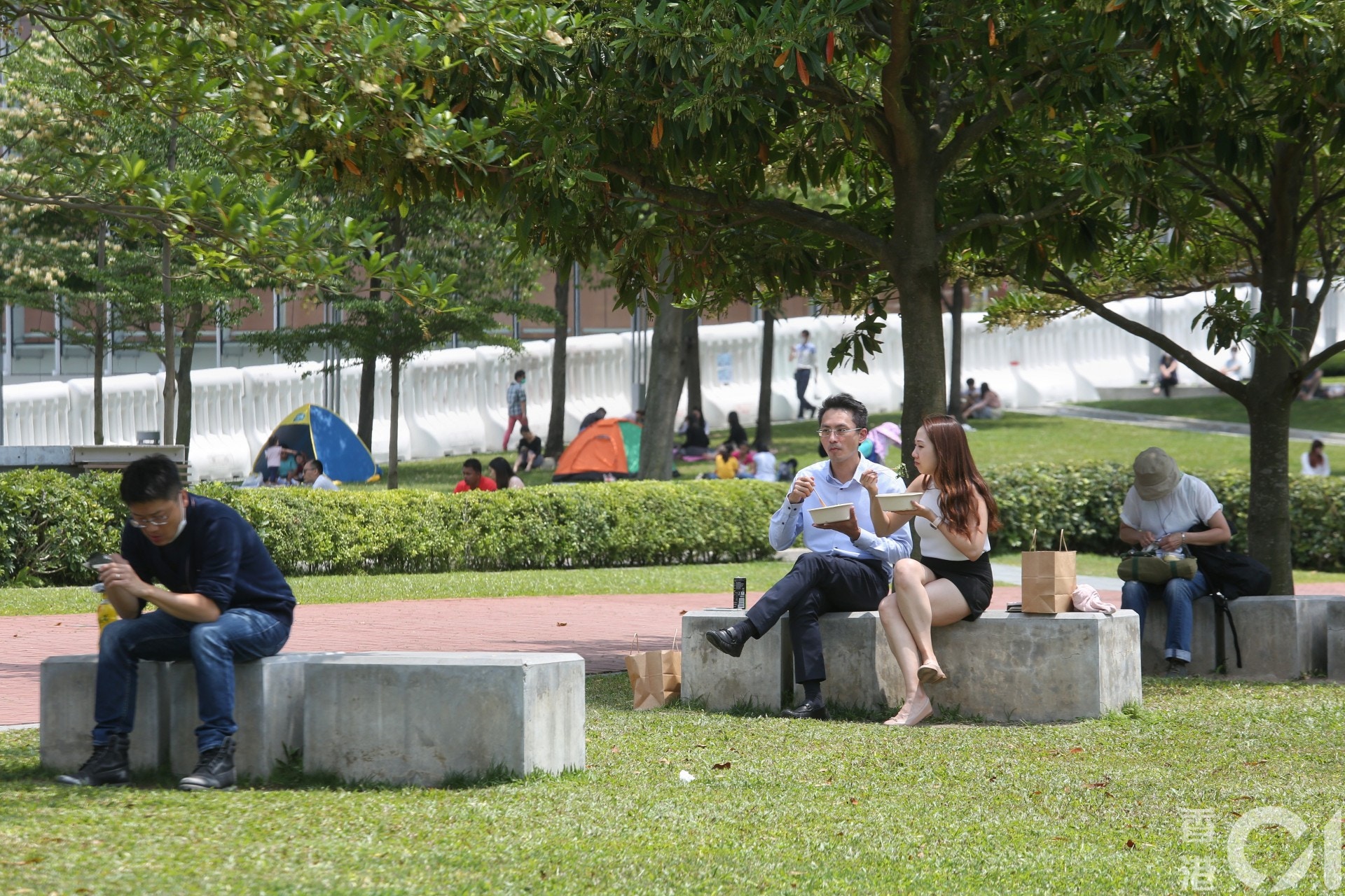 天文台料西南季候風為周末帶來驟雨下周一起一連七日高見32度 香港01 天氣