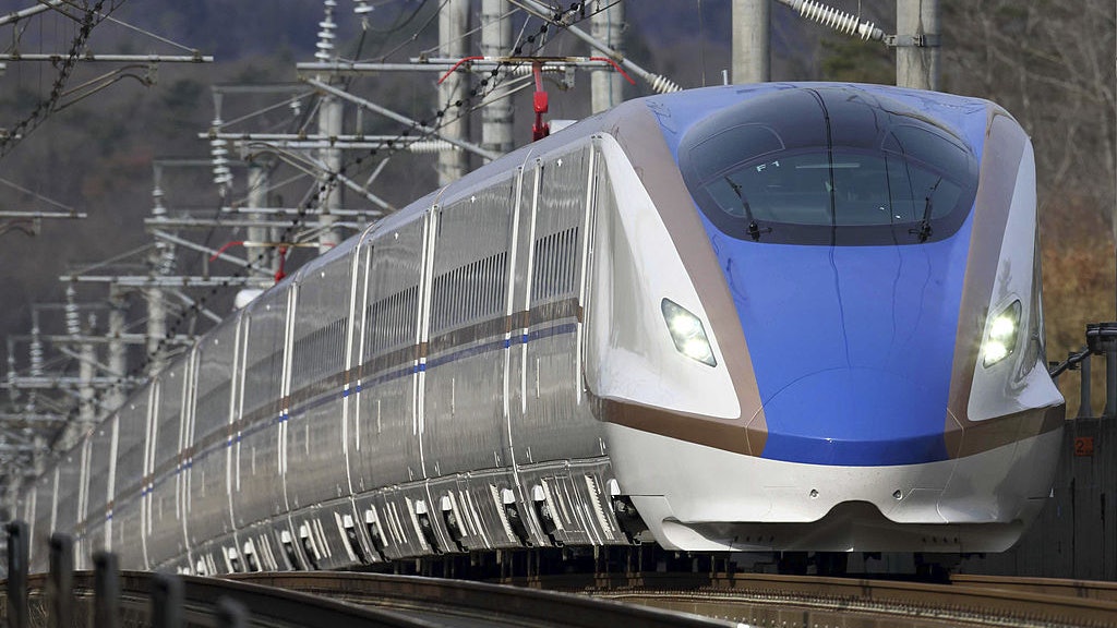 日本罕見意外!北陸新幹線鐵道迷疑登橋拍照失足 墮軌遭列車輾斃 日本罕見意外!北陸新幹線鐵道迷疑登橋拍照失足 墮軌遭列車輾斃