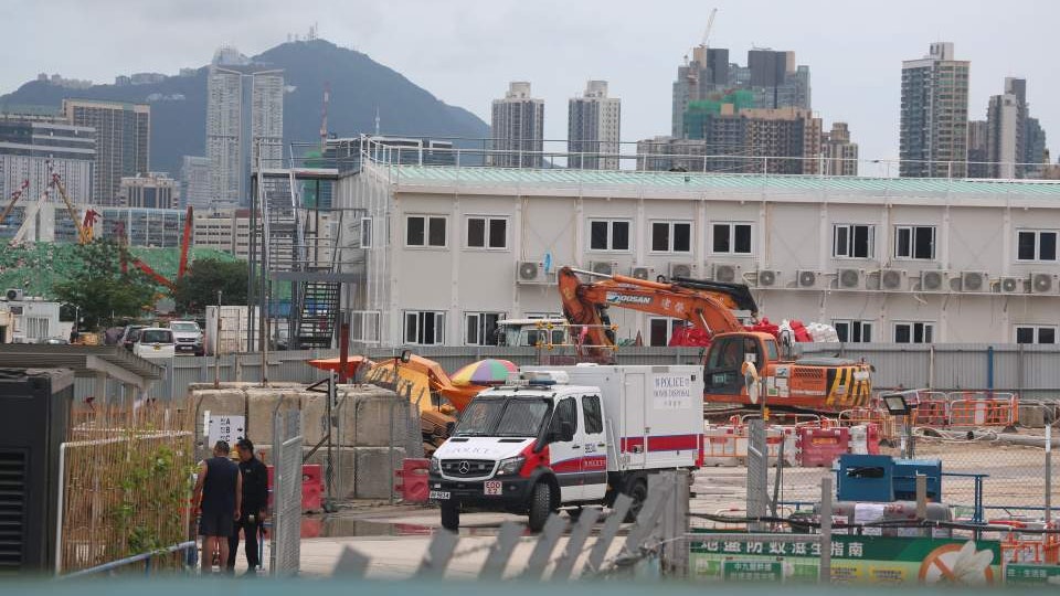 萬宜水庫現爆炸聲 警埋伏聞有人說爆得好X勁 揭司機認藏爆炸品 萬宜水庫現爆炸聲 警埋伏聞有人說爆得好X勁 揭司機認藏爆炸品