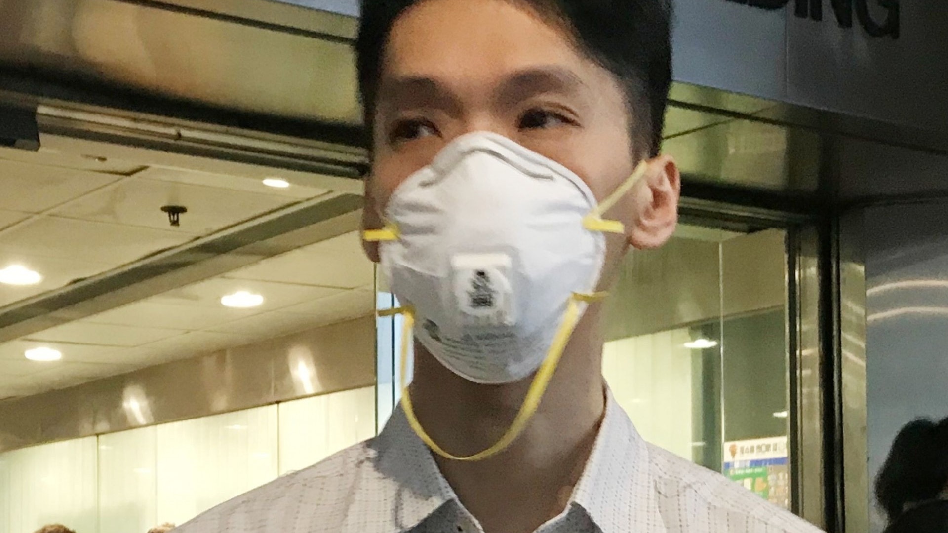 跳閘男被截摑港鐵職員8巴 裁定襲擊罪成 官斥缺守法意識須還柙 跳閘男被截摑港鐵職員8巴 裁定襲擊罪成 官斥缺守法意識須還柙