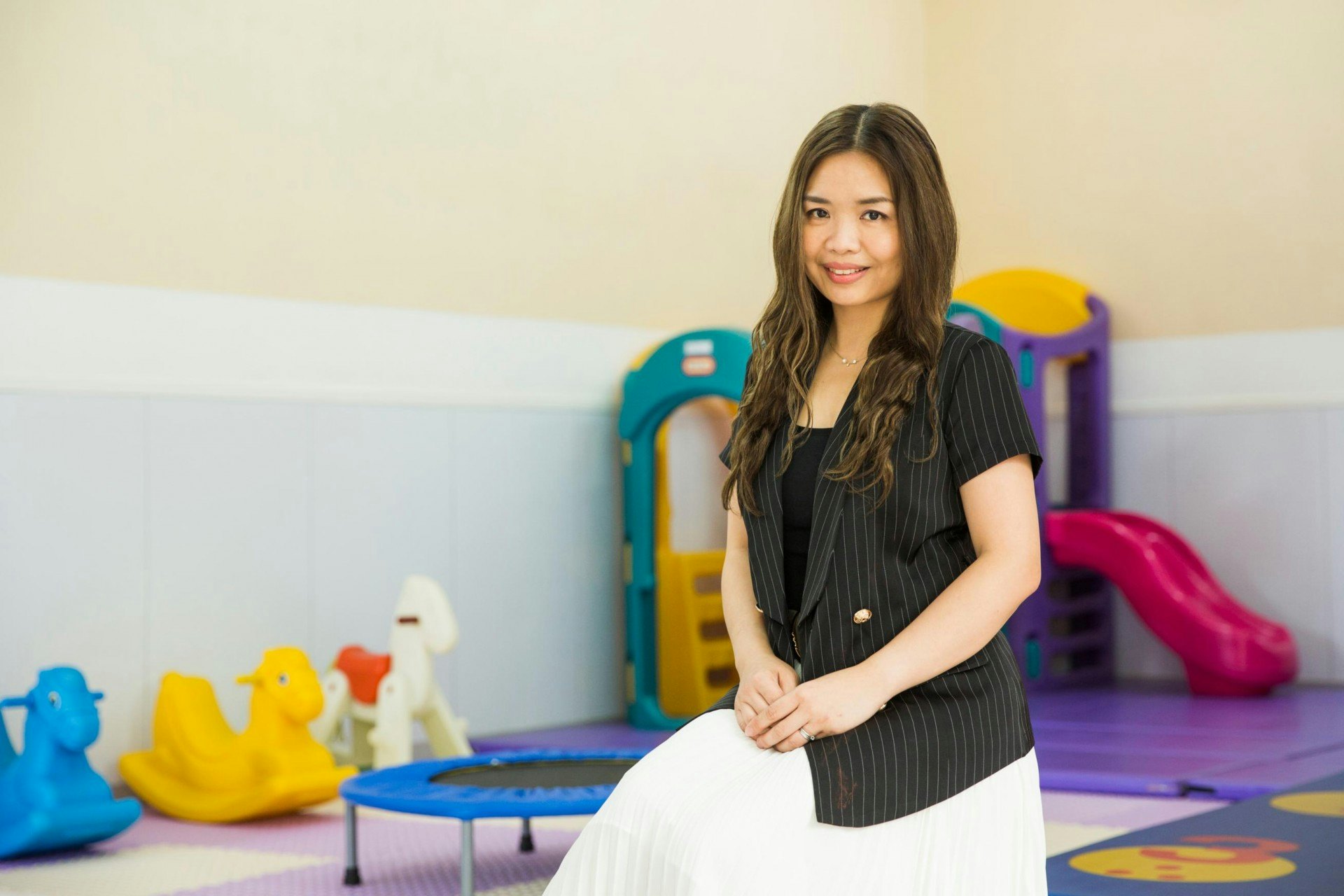 太陽島幼稚園西貢分校伍秀雯表示,學校目前計劃7月中如期放暑假,新學年則由8月中提早至8月初開始。(黃寶瑩攝) 太陽島幼稚園西貢分校伍秀雯表示,學校目前計劃7月中如期放暑假,新學年則由8月中提早至8月初開始。(黃寶瑩攝)