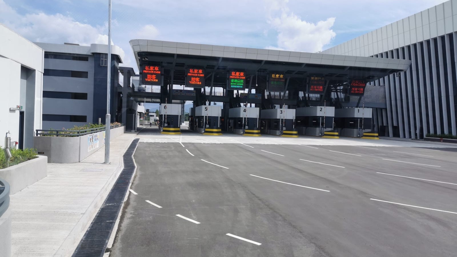 政府邀貨運業界到蓮塘/香園圍口岸試車 消息:或率先准貨運通關 政府邀貨運業界到蓮塘/香園圍口岸試車 消息:或率先准貨運通關
