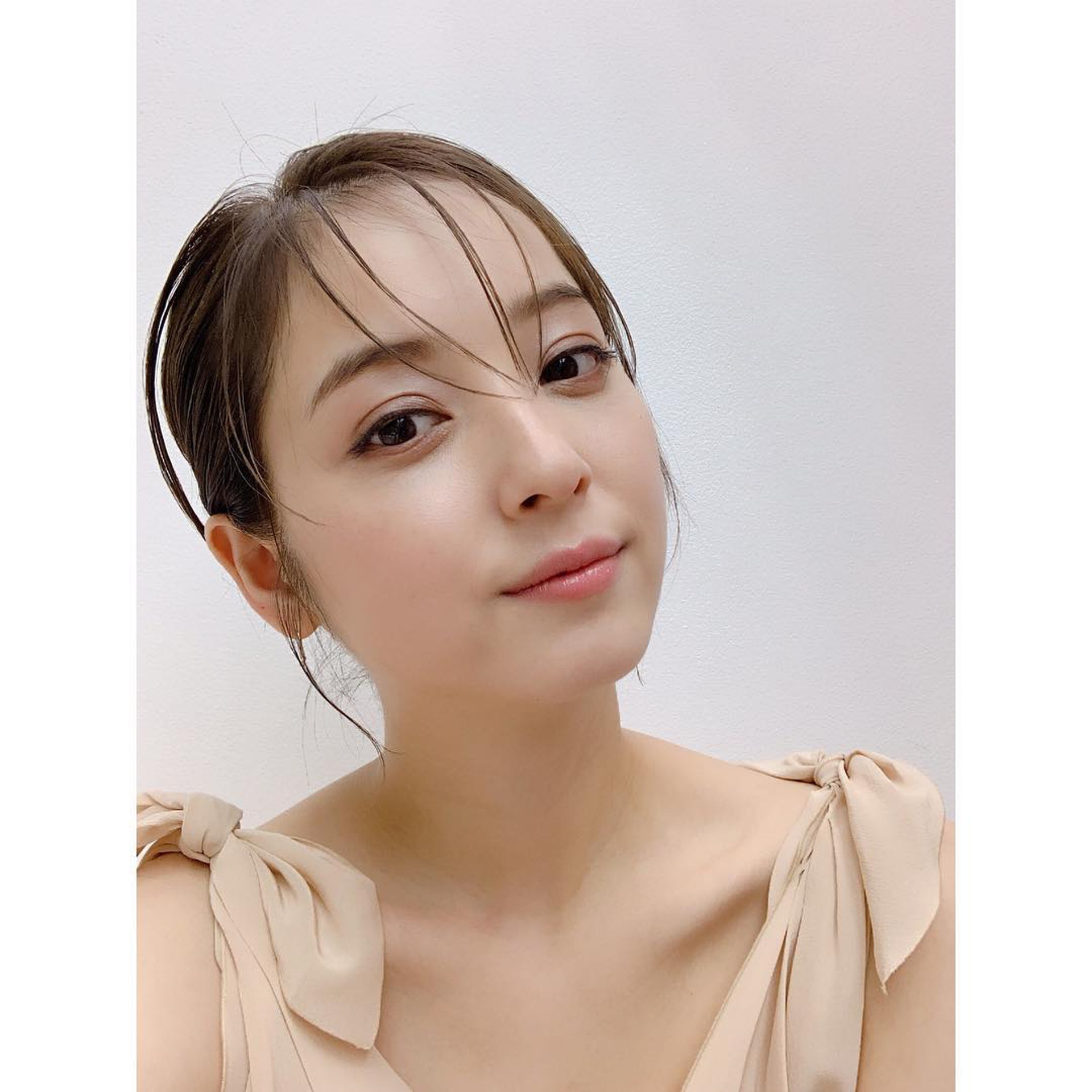 佐佐木希(nozomisasaki_official@Instagram) 佐佐木希(nozomisasaki_official@Instagram)