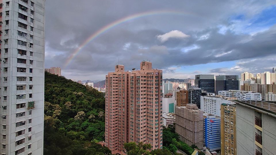 鸚鵡風球.圖輯|天空放閃 多區早上黃昏現彩虹 大角咀俯瞰雙虹 鸚鵡風球.圖輯|天空放閃 多區早上黃昏現彩虹 大角咀俯瞰雙虹