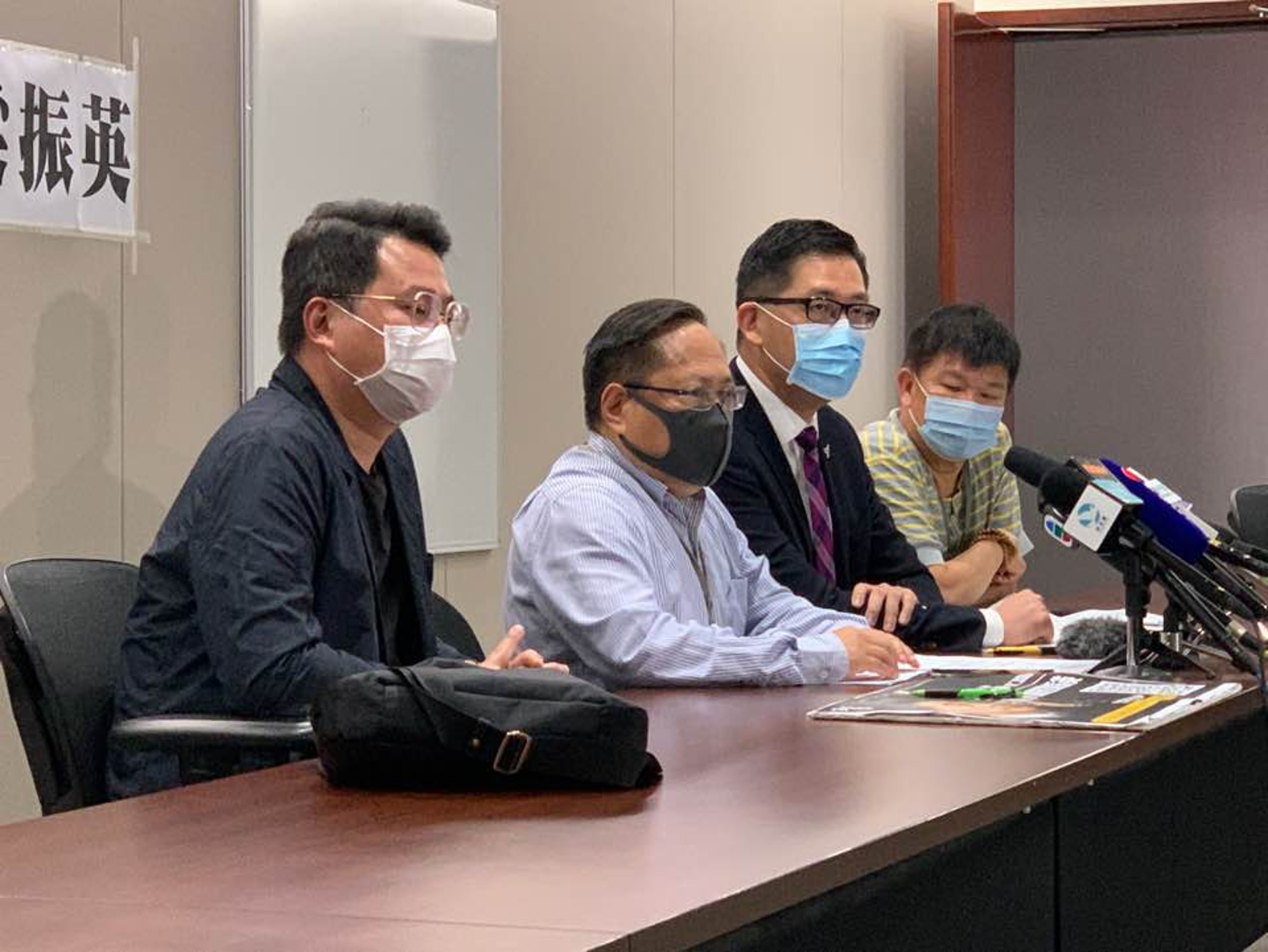 「天下為公」團隊法律顧問何俊仁表示,若律政司介入今次案件,變相剝奪了市民提出私人檢控的權利。(彭焯煒攝) 「天下為公」團隊法律顧問何俊仁表示,若律政司介入今次案件,變相剝奪了市民提出私人檢控的權利。(彭焯煒攝)