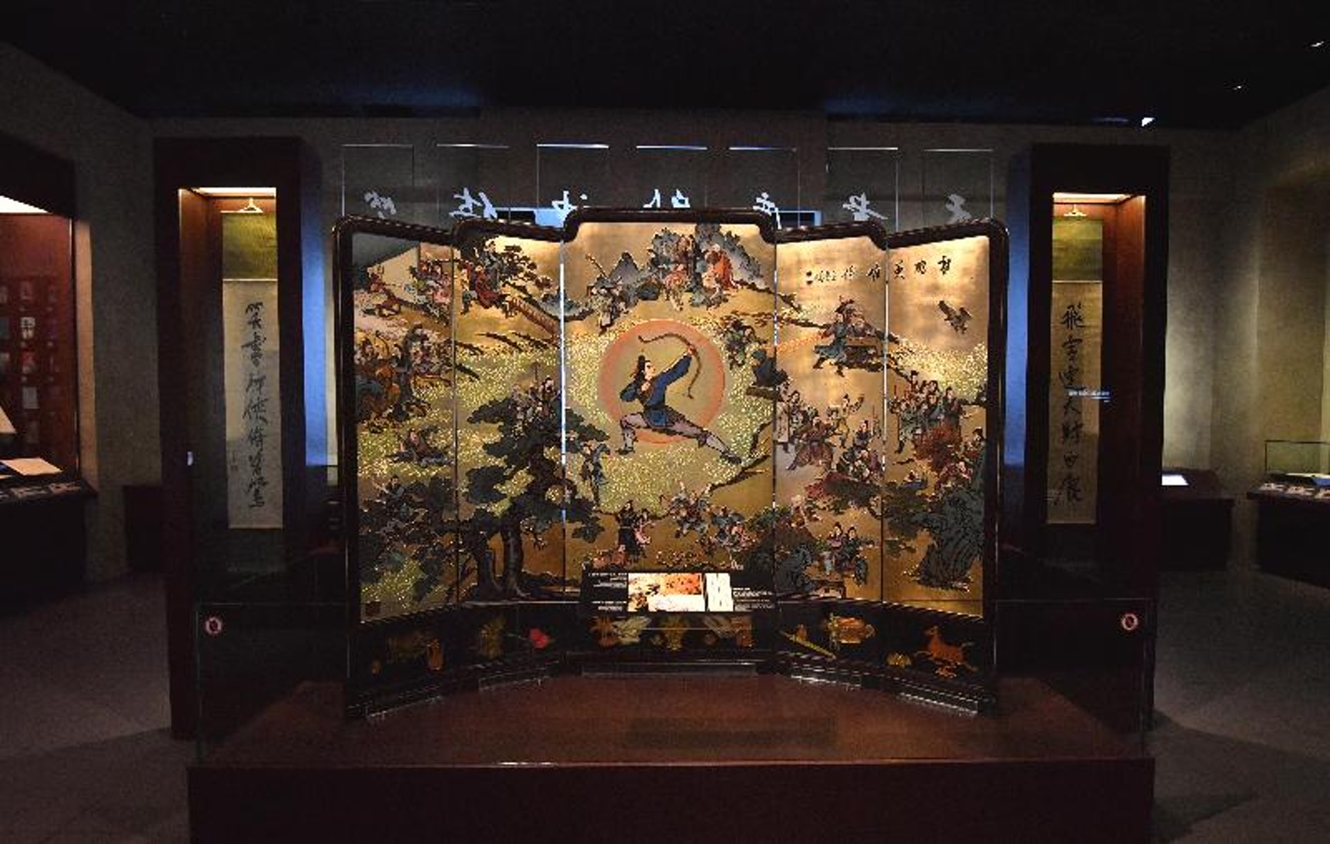金庸館正式開幕,展品包括金庸親書對聯。(政府新聞公報) 金庸館正式開幕,展品包括金庸親書對聯。(政府新聞公報)