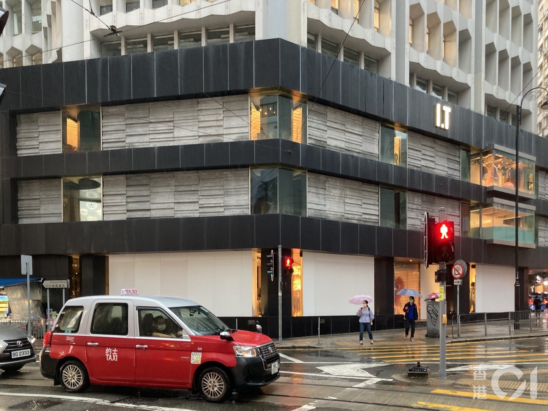 時裝零售商I.T.所屬的I.T APPARELS LIMITED,獲批約4,710萬元。(資料圖片) 時裝零售商I.T.所屬的I.T APPARELS LIMITED,獲批約4,710萬元。(資料圖片)