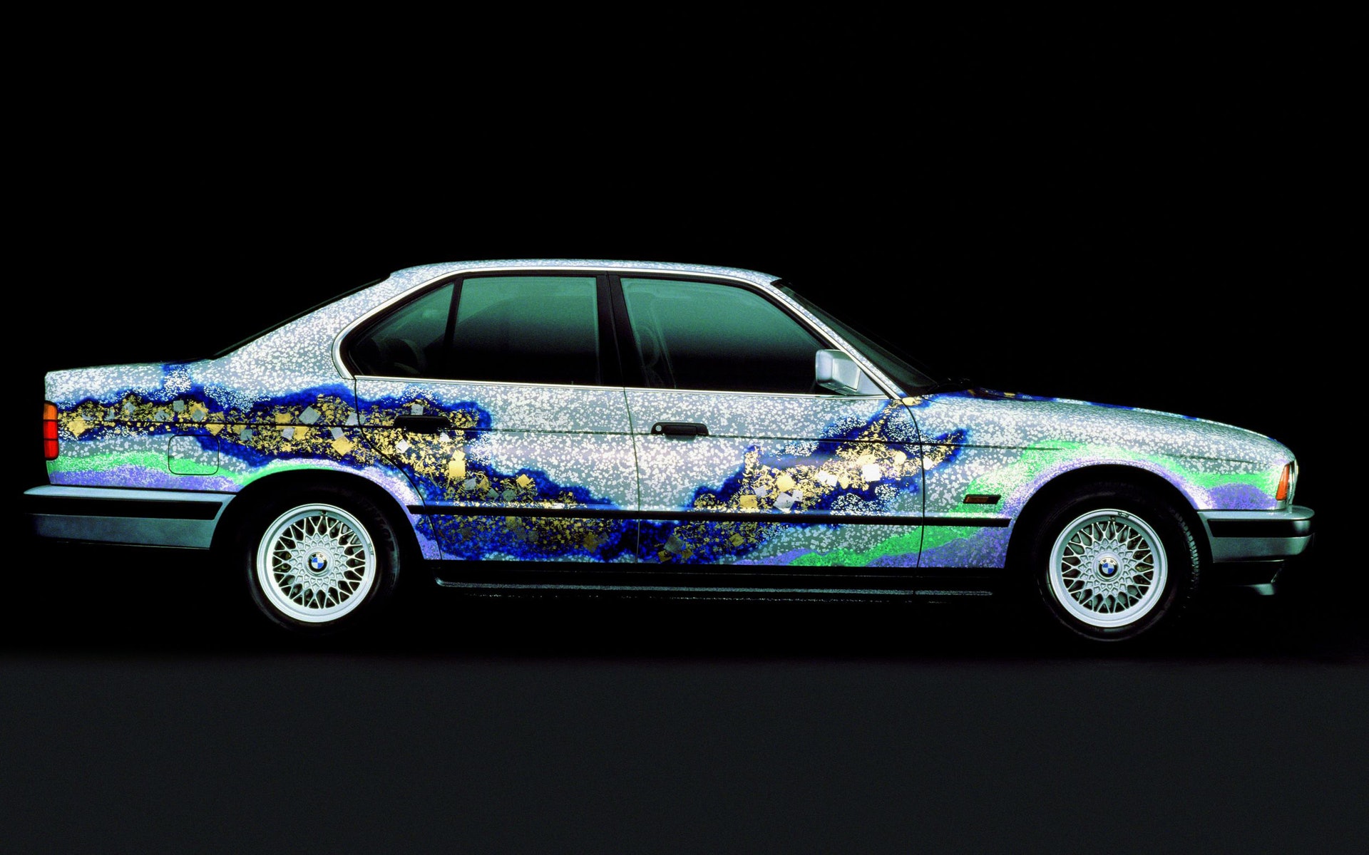 第五屆Art Basel展出的BMW Art Car,由日本藝術大師加山又造以BMW 535i進行創作。(官方圖片) 第五屆Art Basel展出的BMW Art Car,由日本藝術大師加山又造以BMW 535i進行創作。(官方圖片)