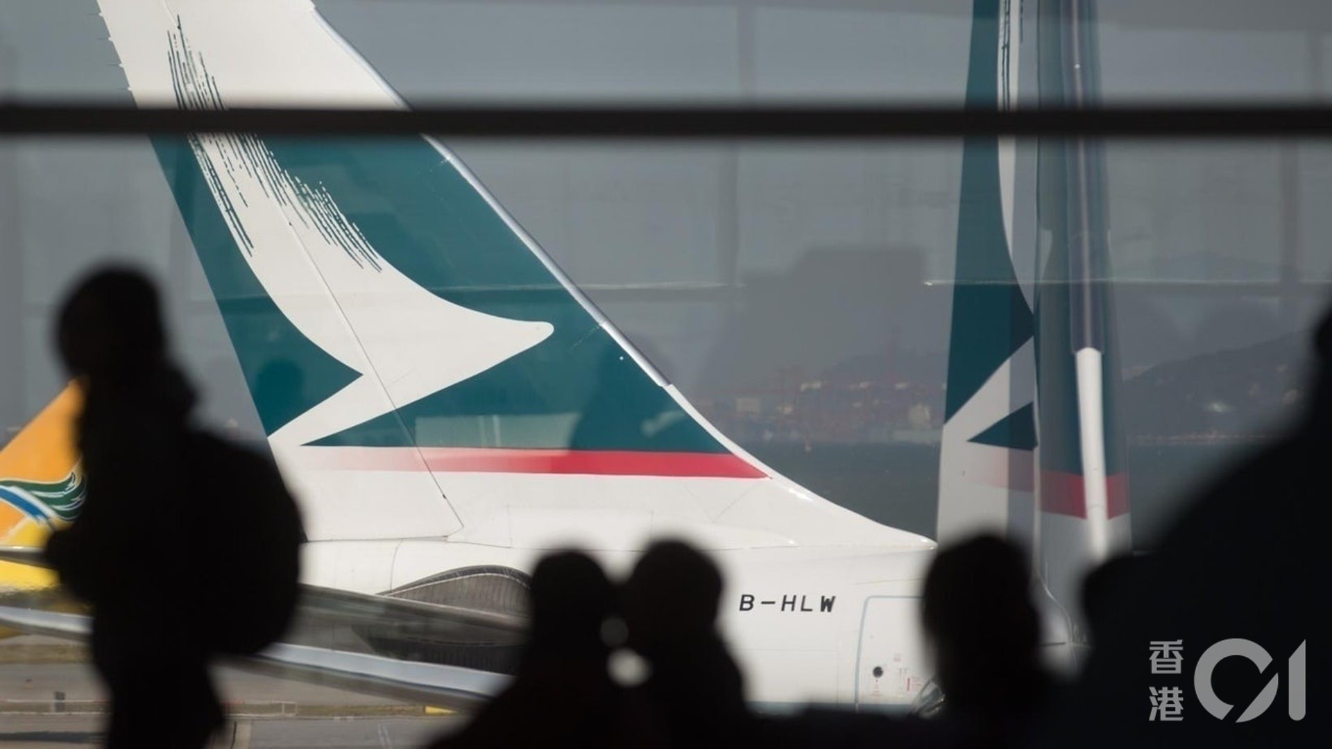 廉署控國泰空姐及空少涉收近10萬賄款助外人極低價買75程機票 廉署控國泰空姐及空少涉收近10萬賄款助外人極低價買75程機票