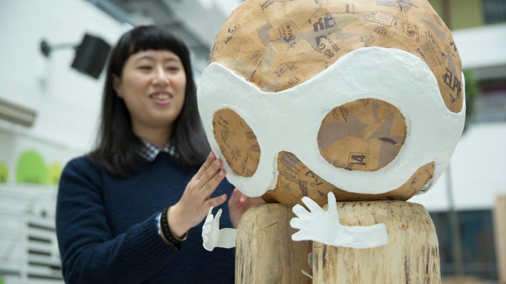 插畫師林皮執枯木、儲舊紙 造紙糊公仔教人珍惜 插畫師林皮執枯木、儲舊紙 造紙糊公仔教人珍惜