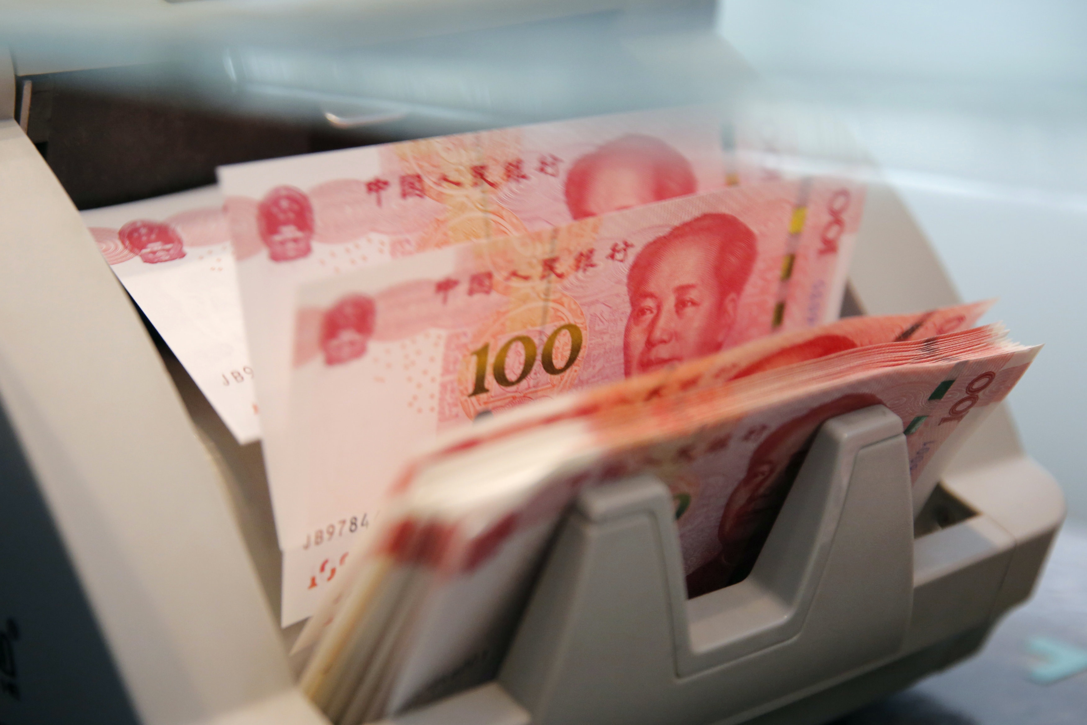潘功勝指，在日常監管中，發現中國企業於海外併購時的一些非理性和異常投資行為。﹙路透社﹚