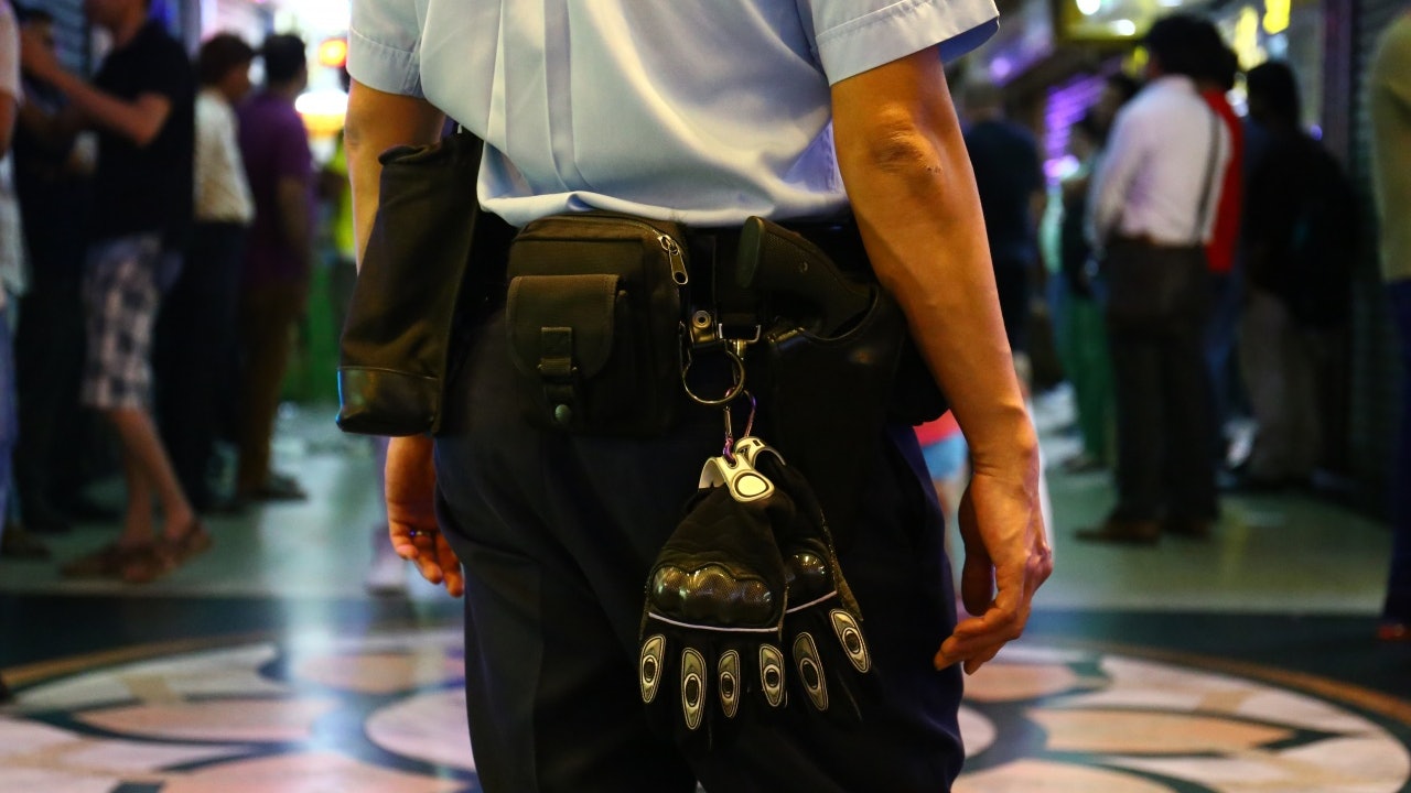 警長涉偷同袍信用卡後 用以購iPhone及麥當勞買食物 案將轉區院 警長涉偷同袍信用卡後 用以購iPhone及麥當勞買食物 案將轉區院