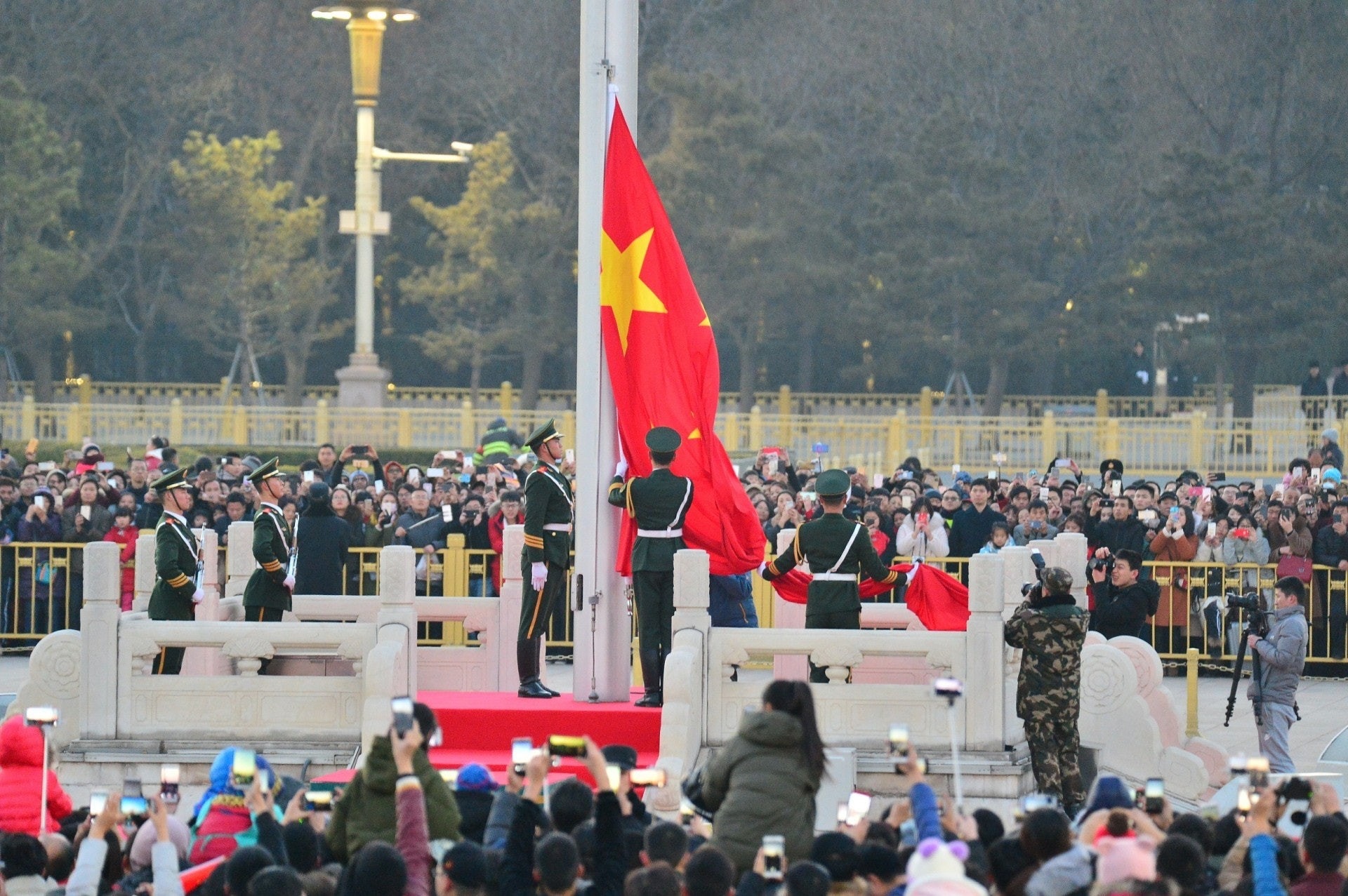 全國人民代表大會常務委員會在徵詢香港基本法委員會和政府的意見後，決定將《港區國安法》加入《基本法》附件三。（視覺中國）