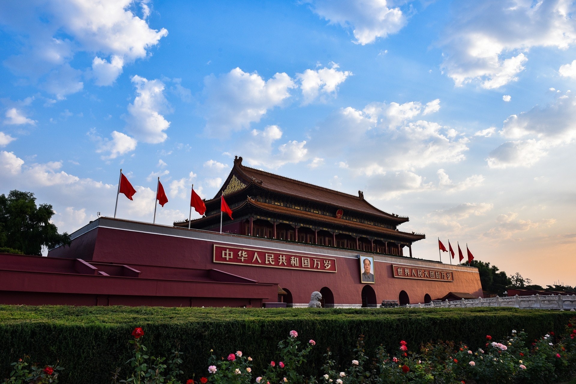 《港區國安法》今日(30日)在全國人大常委會全票通過,全文六章共有66條法律條文,總字數約一萬。(視覺中國) 《港區國安法》今日(30日)在全國人大常委會全票通過,全文六章共有66條法律條文,總字數約一萬。(視覺中國)