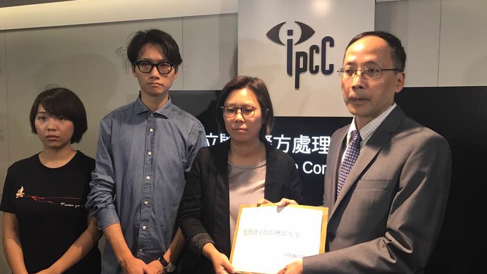 【旺角騷亂】明報記者涉遭警毆投訴無進展 警指本月內交調查報告 【旺角騷亂】明報記者涉遭警毆投訴無進展 警指本月內交調查報告