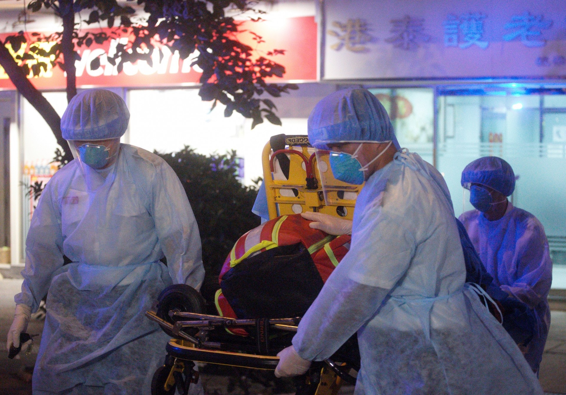 7月7日,慈雲山港泰護老中心爆發新冠肺炎,包括院友及職員,送往於薄扶林的香港傷健協會賽馬會傷健營檢疫。(余俊亮攝) 7月7日,慈雲山港泰護老中心爆發新冠肺炎,包括院友及職員,送往於薄扶林的香港傷健協會賽馬會傷健營檢疫。(余俊亮攝)