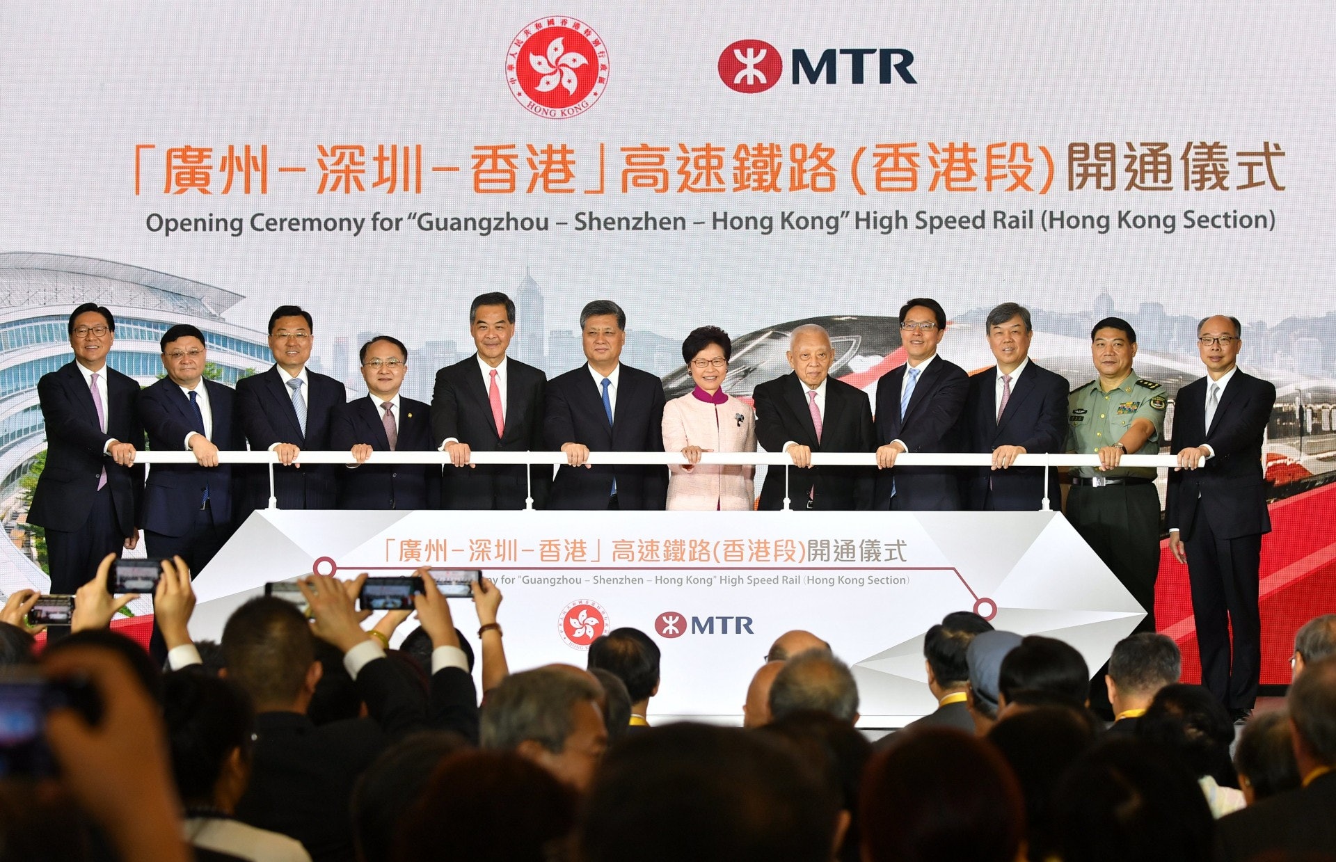 2018年9月22日,林鄭月娥出席高鐵香港段開通儀式。看起來自信滿滿、眉飛色舞。(政府新聞處) 2018年9月22日,林鄭月娥出席高鐵香港段開通儀式。看起來自信滿滿、眉飛色舞。(政府新聞處)