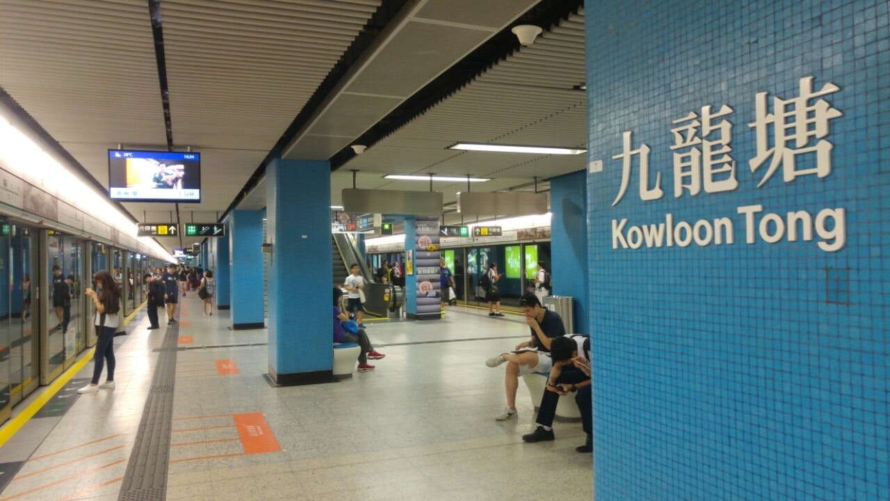 兩16歲女學生搭港鐵同被鹹豬手　42歲男乘客涉案被捕