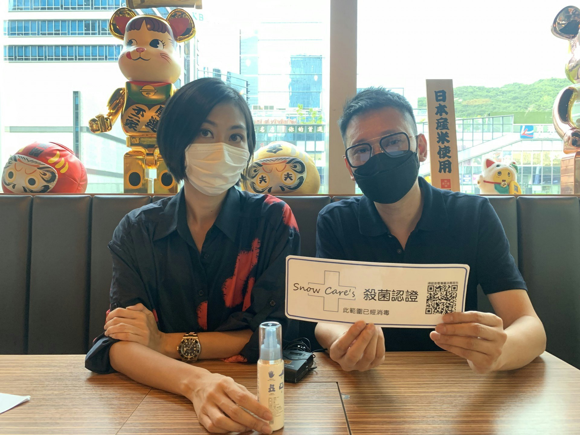 何先生及梁小姐對確診公布當日(7日)安排不周,向食客致歉。(陳淑霞攝) 何先生及梁小姐對確診公布當日(7日)安排不周,向食客致歉。(陳淑霞攝)