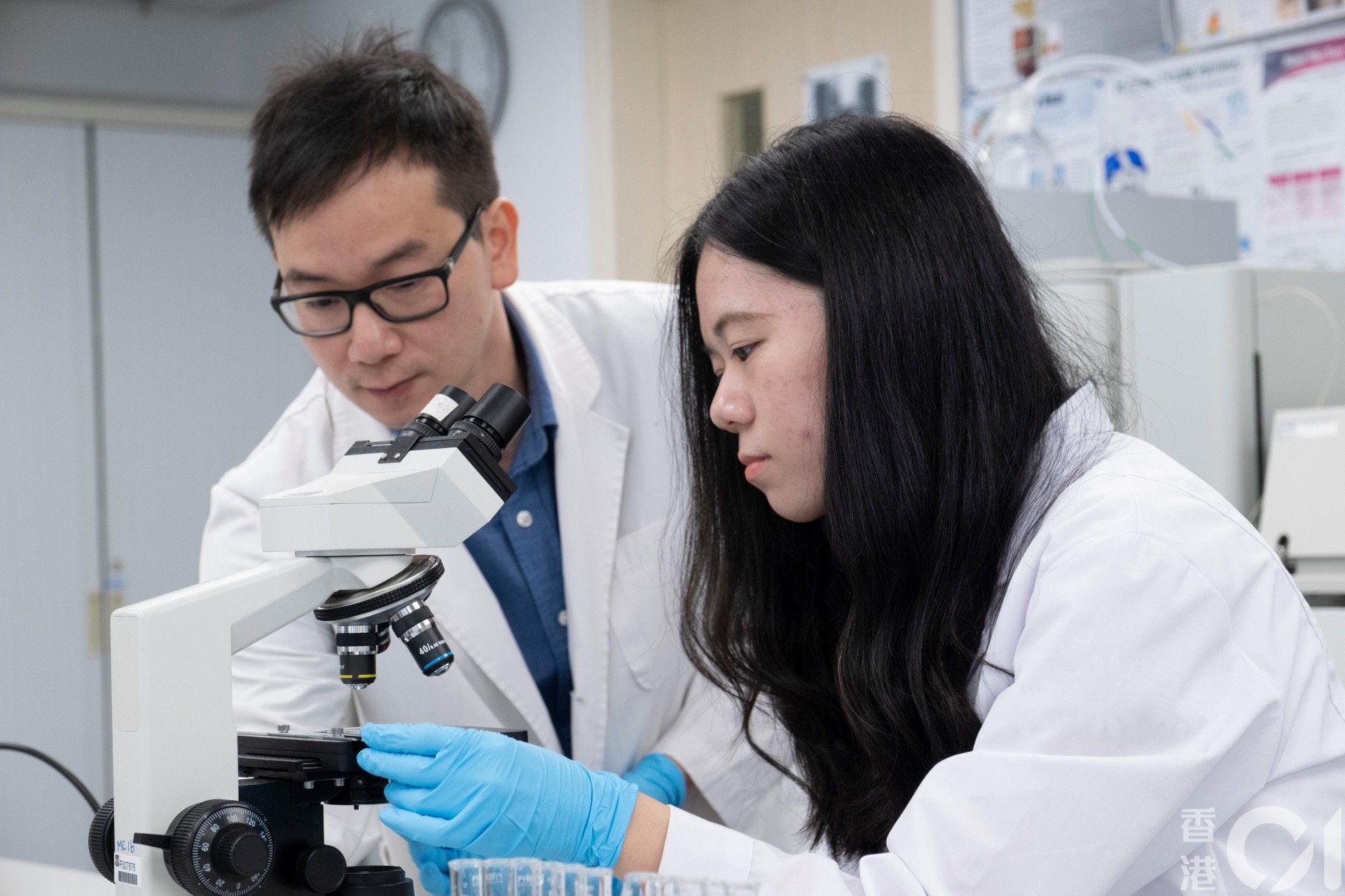 根據學院資料,生物醫學科學副學士課程2019年畢業生的總升學率為87%,當中升讀政府資助學士學位課程的比率為71%。(羅君豪攝) 根據學院資料,生物醫學科學副學士課程2019年畢業生的總升學率為87%,當中升讀政府資助學士學位課程的比率為71%。(羅君豪攝)