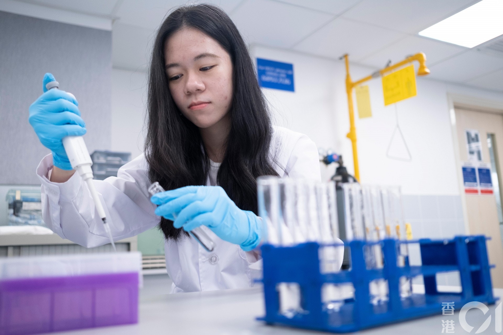 Angela新學年將升讀心儀學科理大醫療化驗科學學士課程。(羅君豪攝) Angela新學年將升讀心儀學科理大醫療化驗科學學士課程。(羅君豪攝)