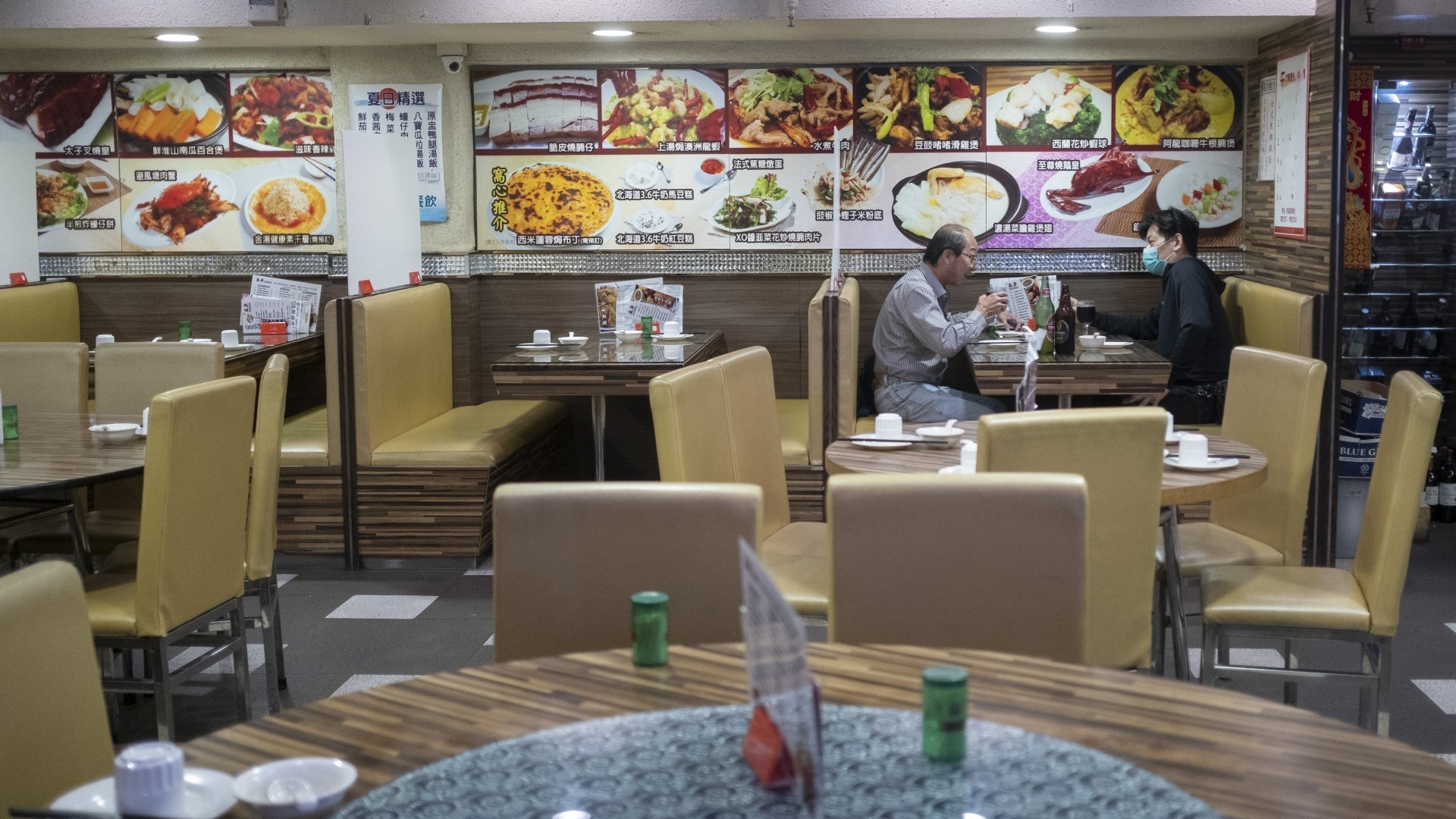 新冠肺炎|黃家和料餐飲業7月損失50億 顧客入內等外賣造成麻煩 新冠肺炎|黃家和料餐飲業7月損失50億 顧客入內等外賣造成麻煩