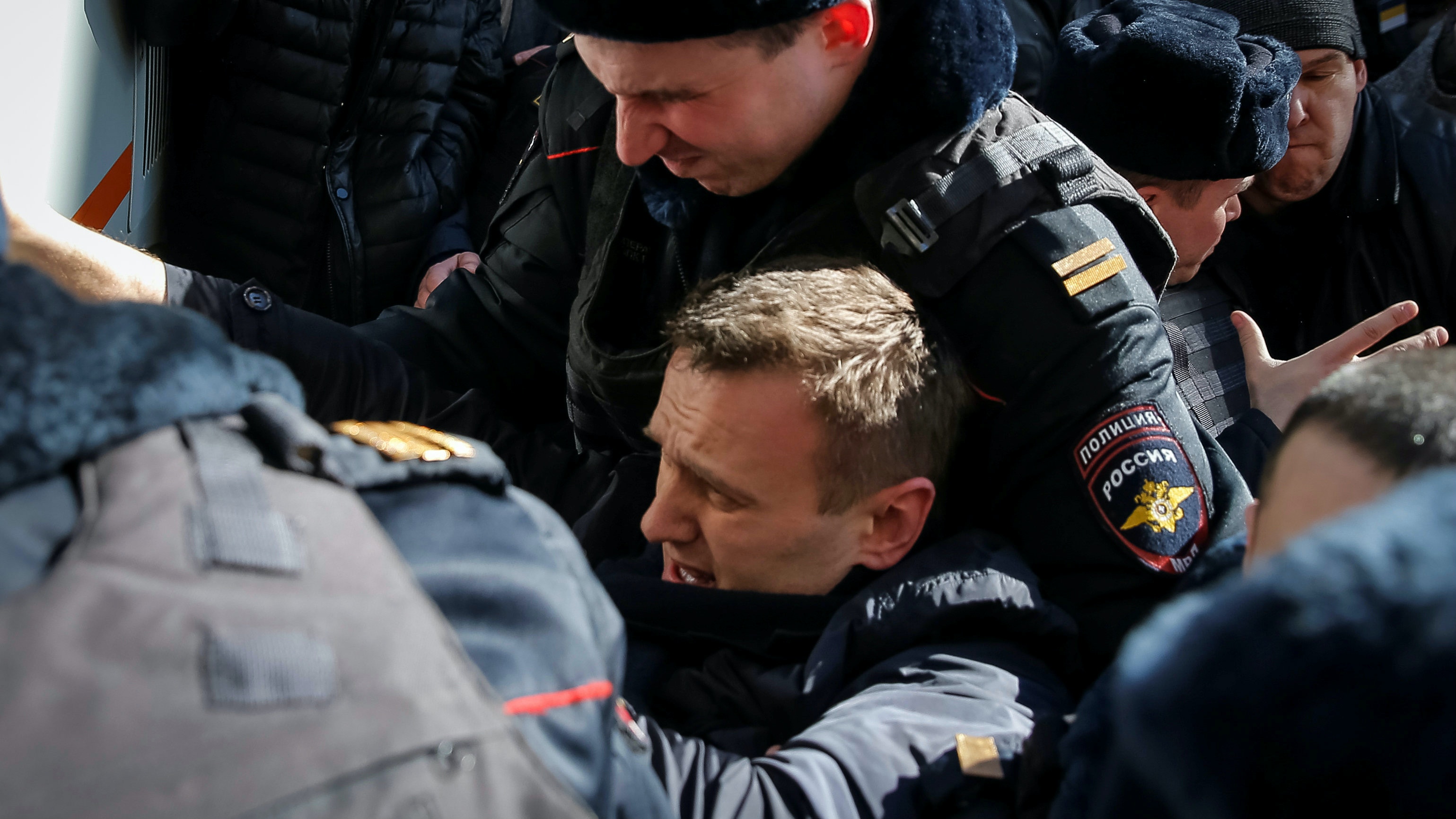 警方帶走反對派領袖納瓦爾內。（路透社）