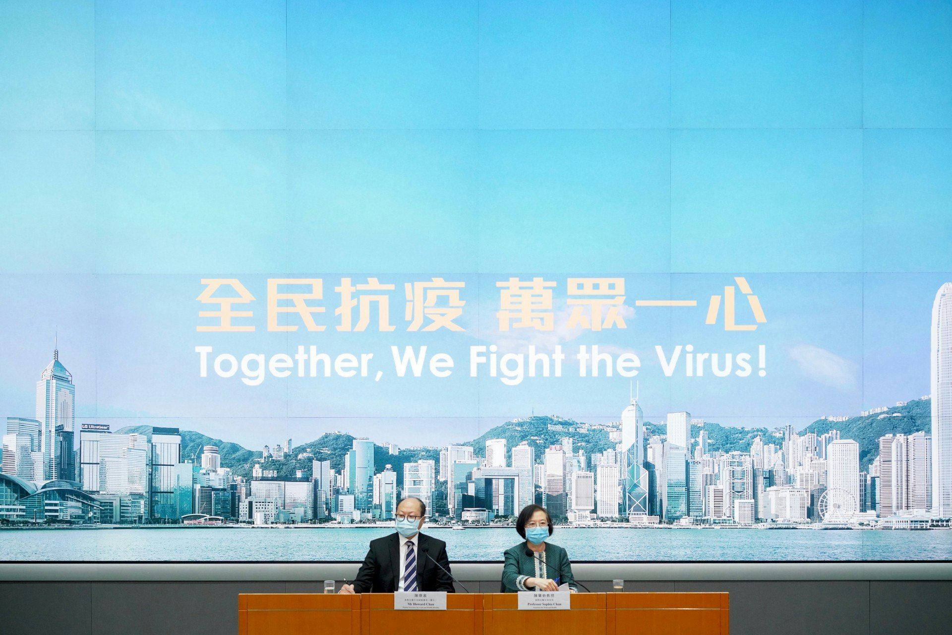 陳肇始表示,一直有與內地相關部門聯絡,現時本地疫情嚴峻,急劇變化,內地亦非常關心,並了解最新情況,是否需要協助。(高仲明攝) 陳肇始表示,一直有與內地相關部門聯絡,現時本地疫情嚴峻,急劇變化,內地亦非常關心,並了解最新情況,是否需要協助。(高仲明攝)