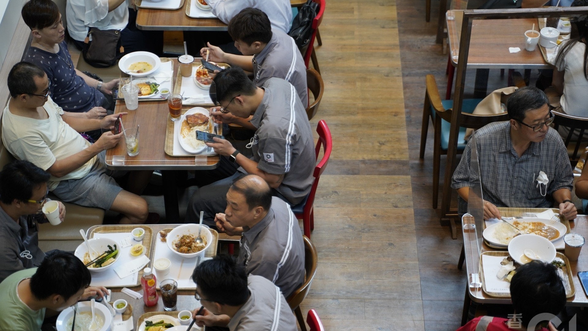 新冠肺炎|梁子超:若需禁午市堂食 須配合減少上班人流 新冠肺炎|梁子超:若需禁午市堂食 須配合減少上班人流