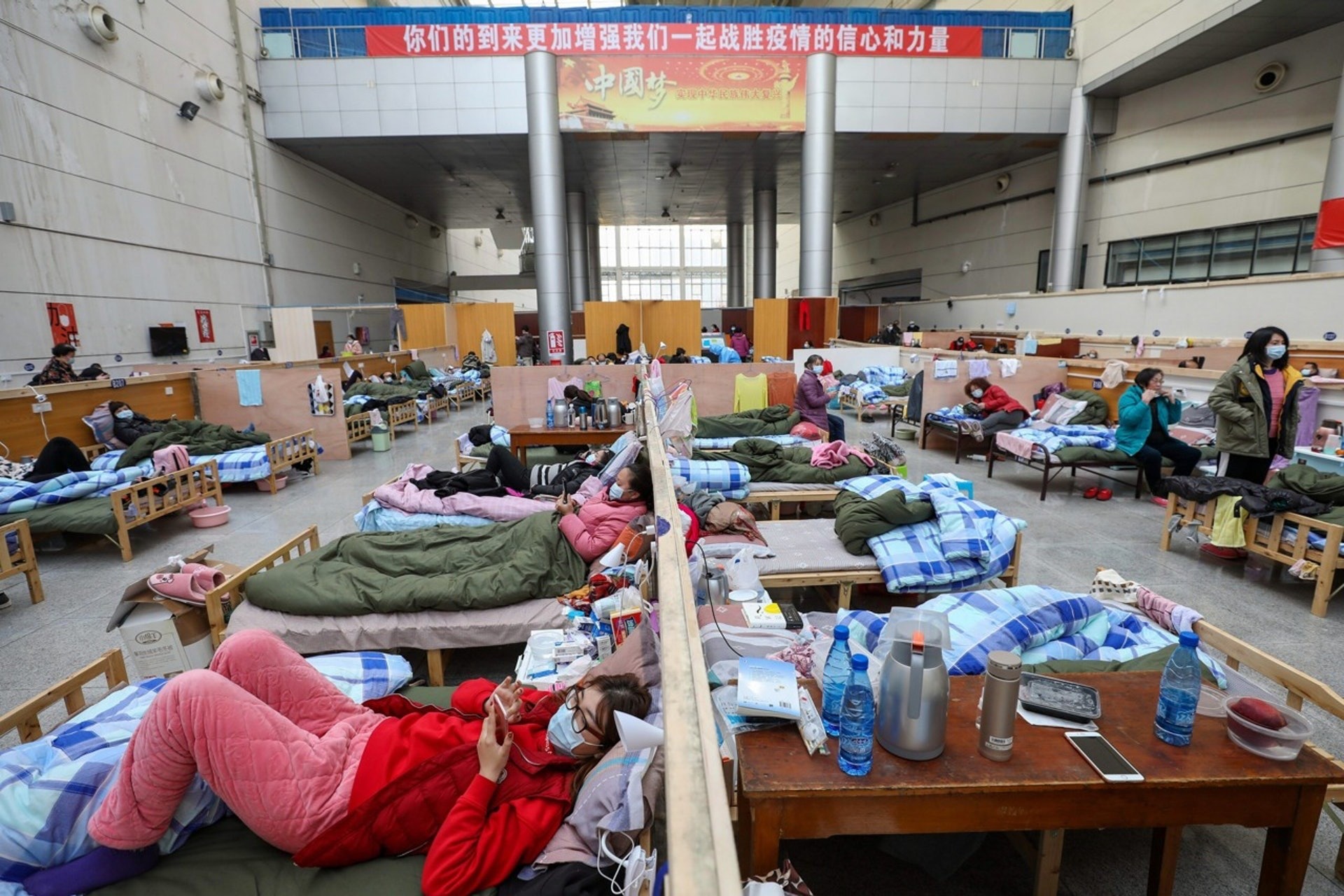 武漢為應對疫情,設逾十間方艙醫院提供醫療床位。(AP) 武漢為應對疫情,設逾十間方艙醫院提供醫療床位。(AP)
