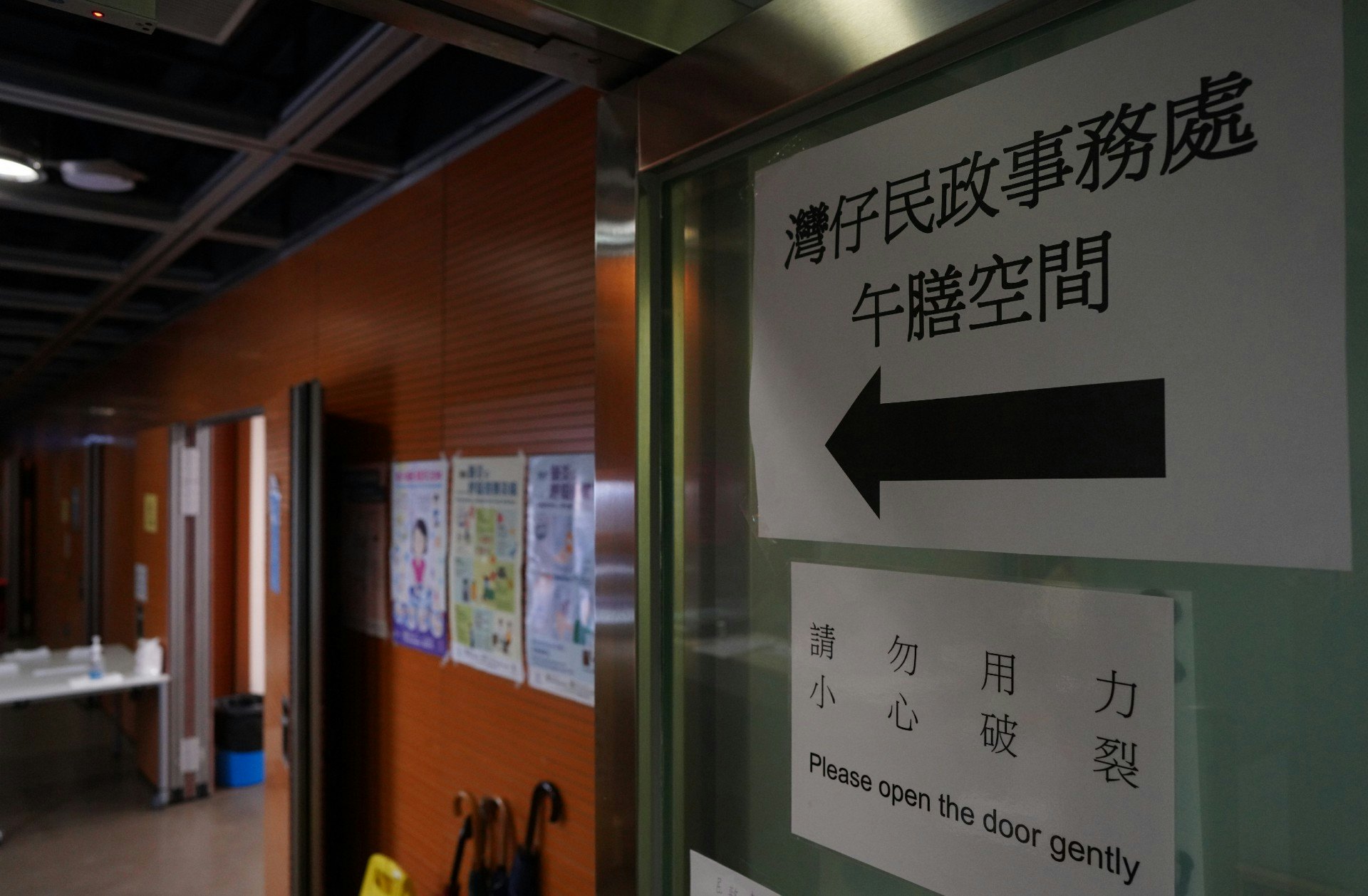 灣仔街市的灣仔活動中心開放予市民午膳。(高仲明攝) 灣仔街市的灣仔活動中心開放予市民午膳。(高仲明攝)