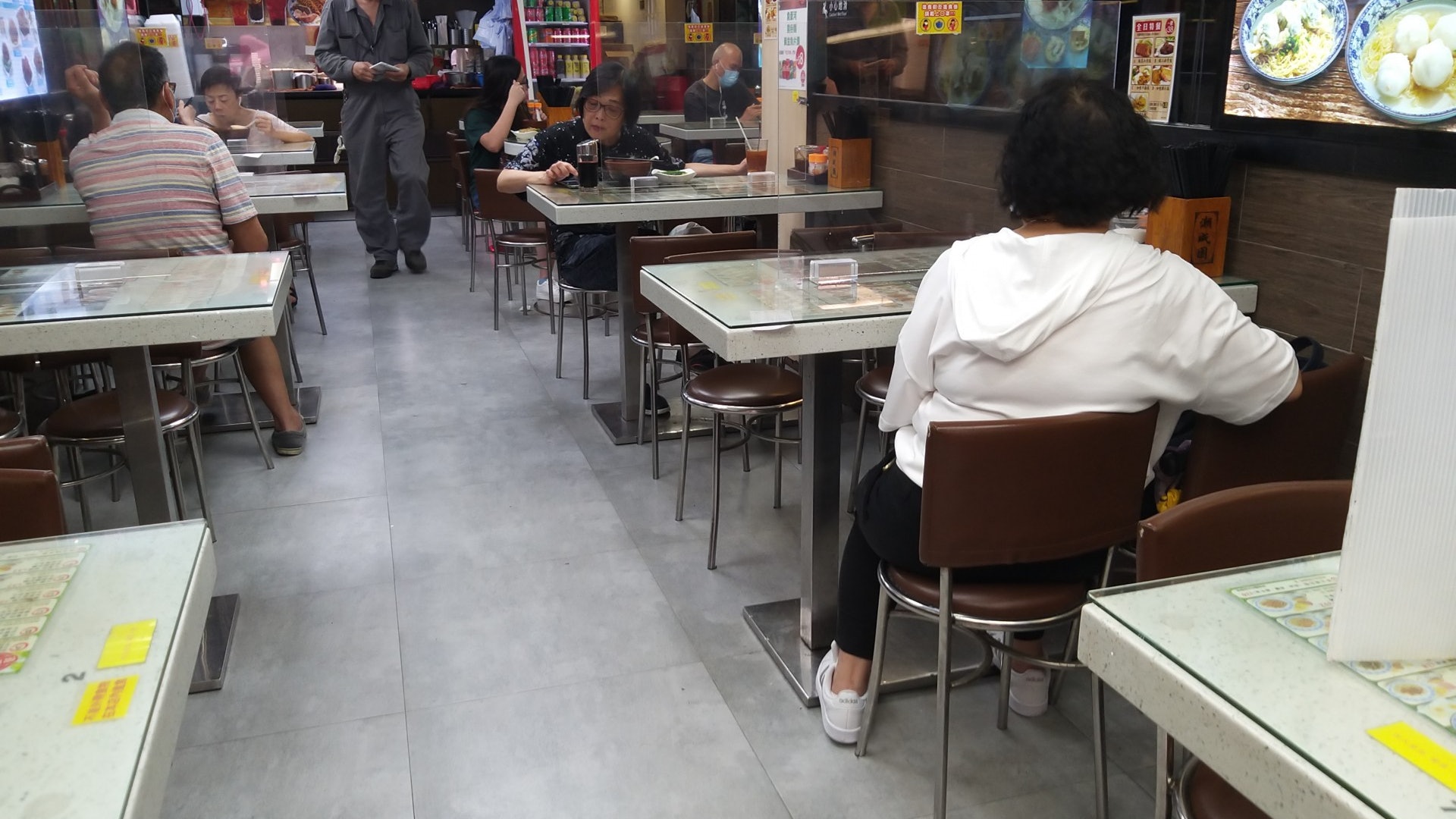 新冠肺炎|食肆禁堂食生意跌七成 東主斥政府豁免檢疫應道歉 新冠肺炎|食肆禁堂食生意跌七成 東主斥政府豁免檢疫應道歉