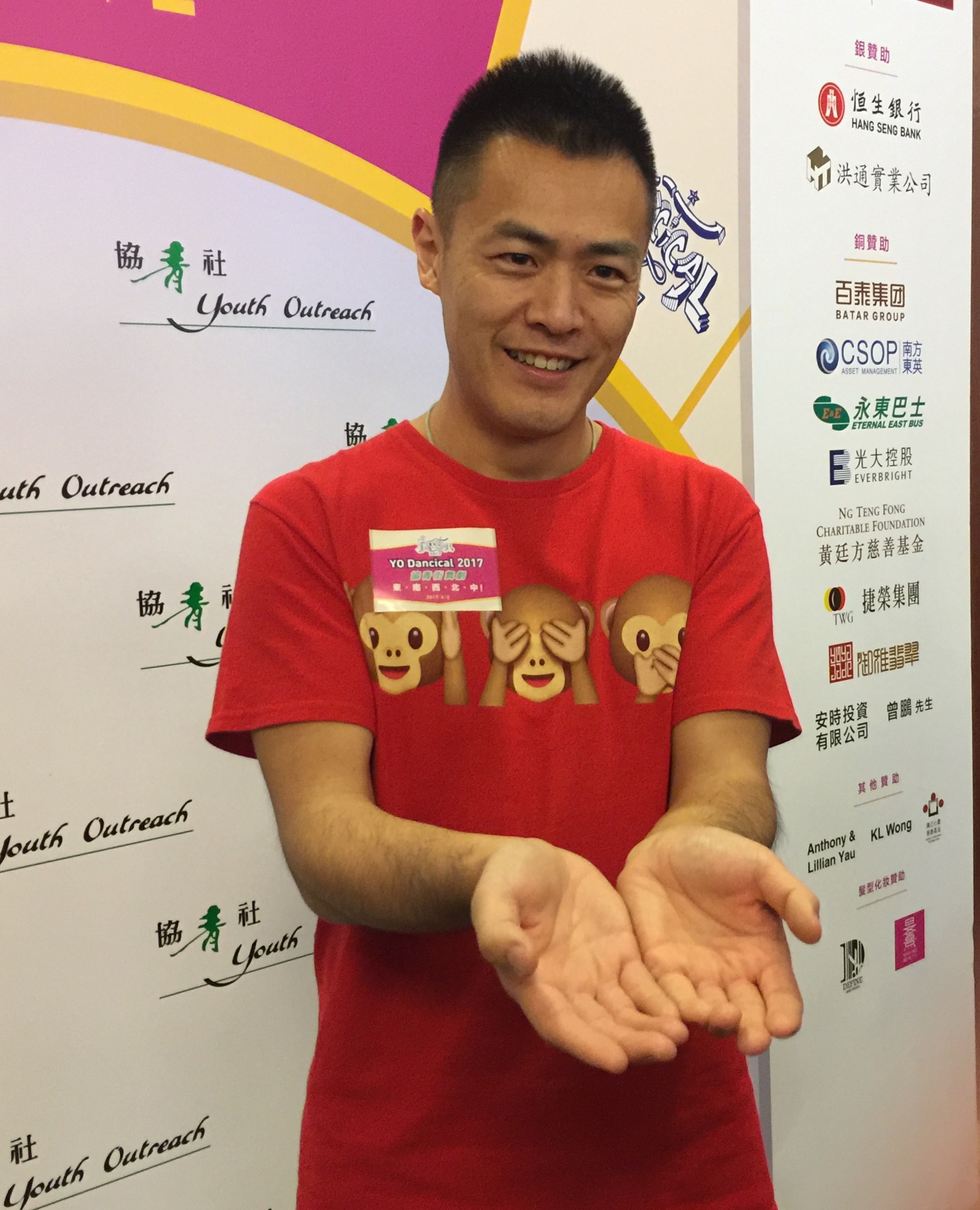 劉嗚煒為練習打木箱鼓打到手都流血了。(張嘉敏攝) 劉嗚煒為練習打木箱鼓打到手都流血了。(張嘉敏攝)