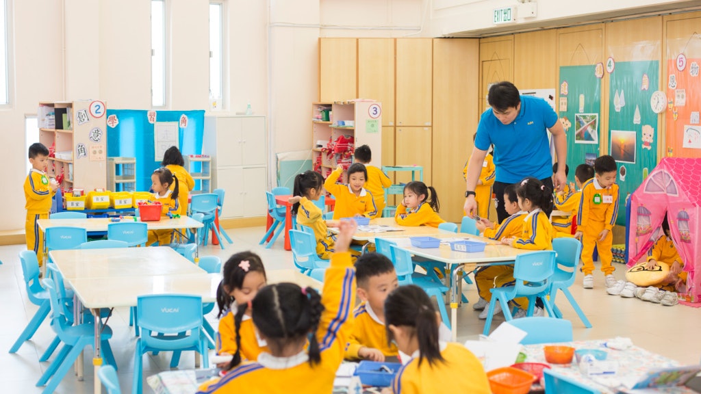 新冠肺炎|開學不能返學 怎教K1生? 有幼稚園轉訓練家長教子女 新冠肺炎|開學不能返學 怎教K1生? 有幼稚園轉訓練家長教子女