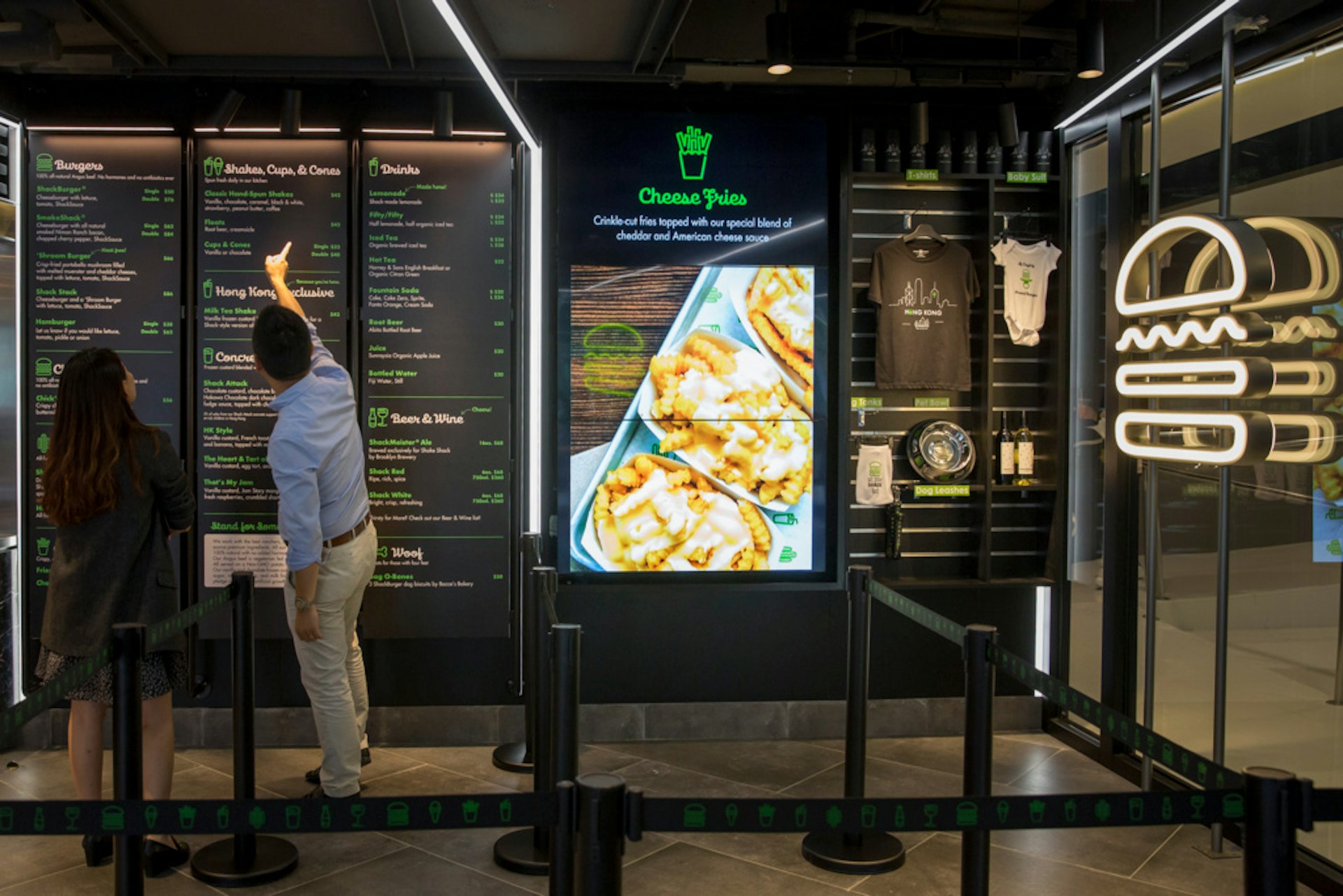國際金融中心的Shake Shack上榜,這是疫情以來第三間有確診者到訪的分店。(資料圖片/李澤彤攝) 國際金融中心的Shake Shack上榜,這是疫情以來第三間有確診者到訪的分店。(資料圖片/李澤彤攝)