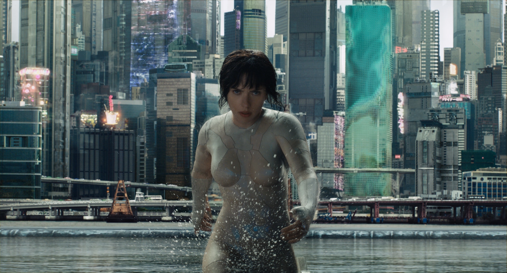 看真人版攻鼓,最爽就是Scarlett Johanssonk在香港背景前大打出手。(資料圖片) 看真人版攻鼓,最爽就是Scarlett Johanssonk在香港背景前大打出手。(資料圖片)